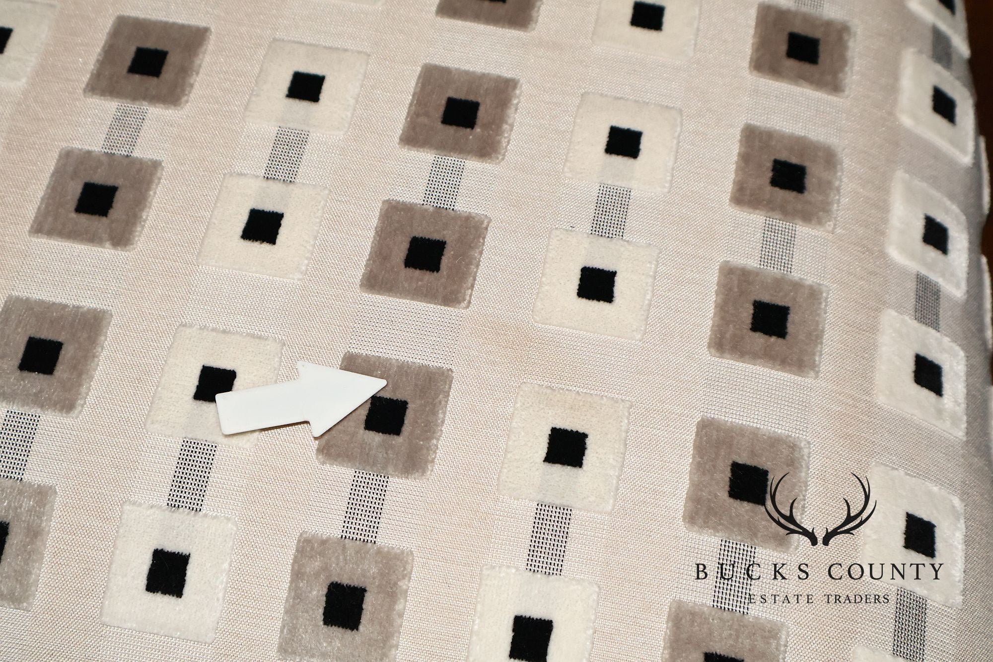 English Traditional Set Of Eight Custom Quality Ladderback Dining Chairs