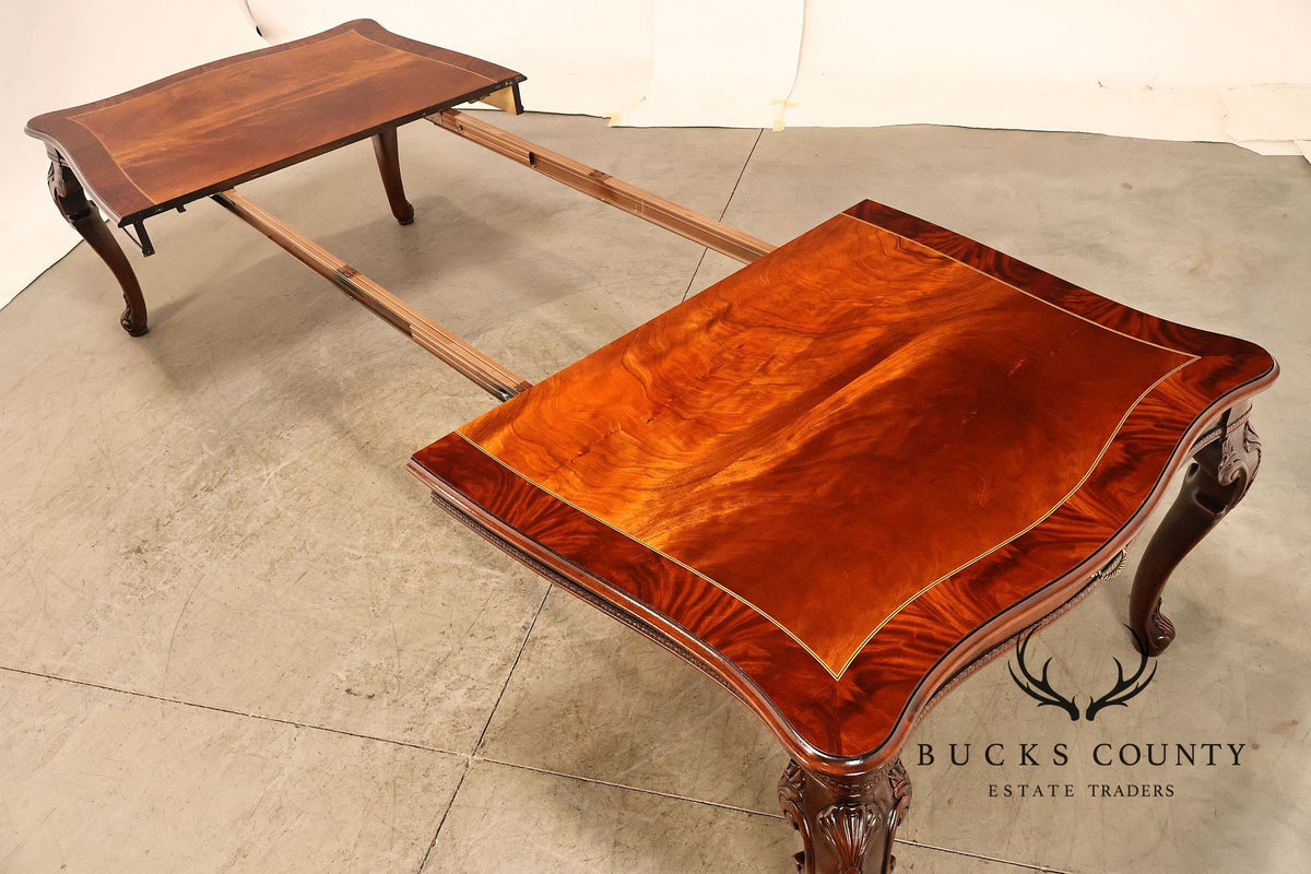 Henredon Georgian Style Banded Mahogany Expandable Dining Table