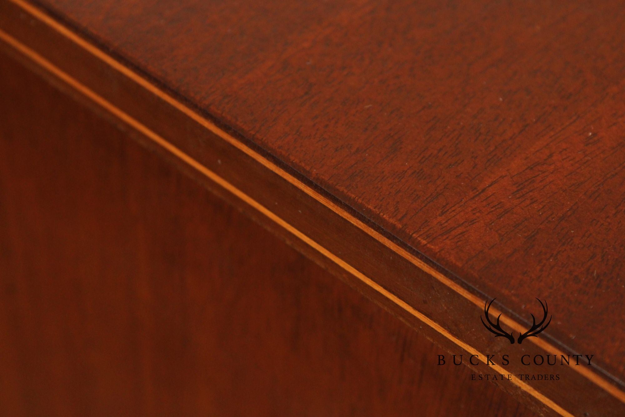 Biggs Hepplewhite Style Mahogany Chest of Drawers