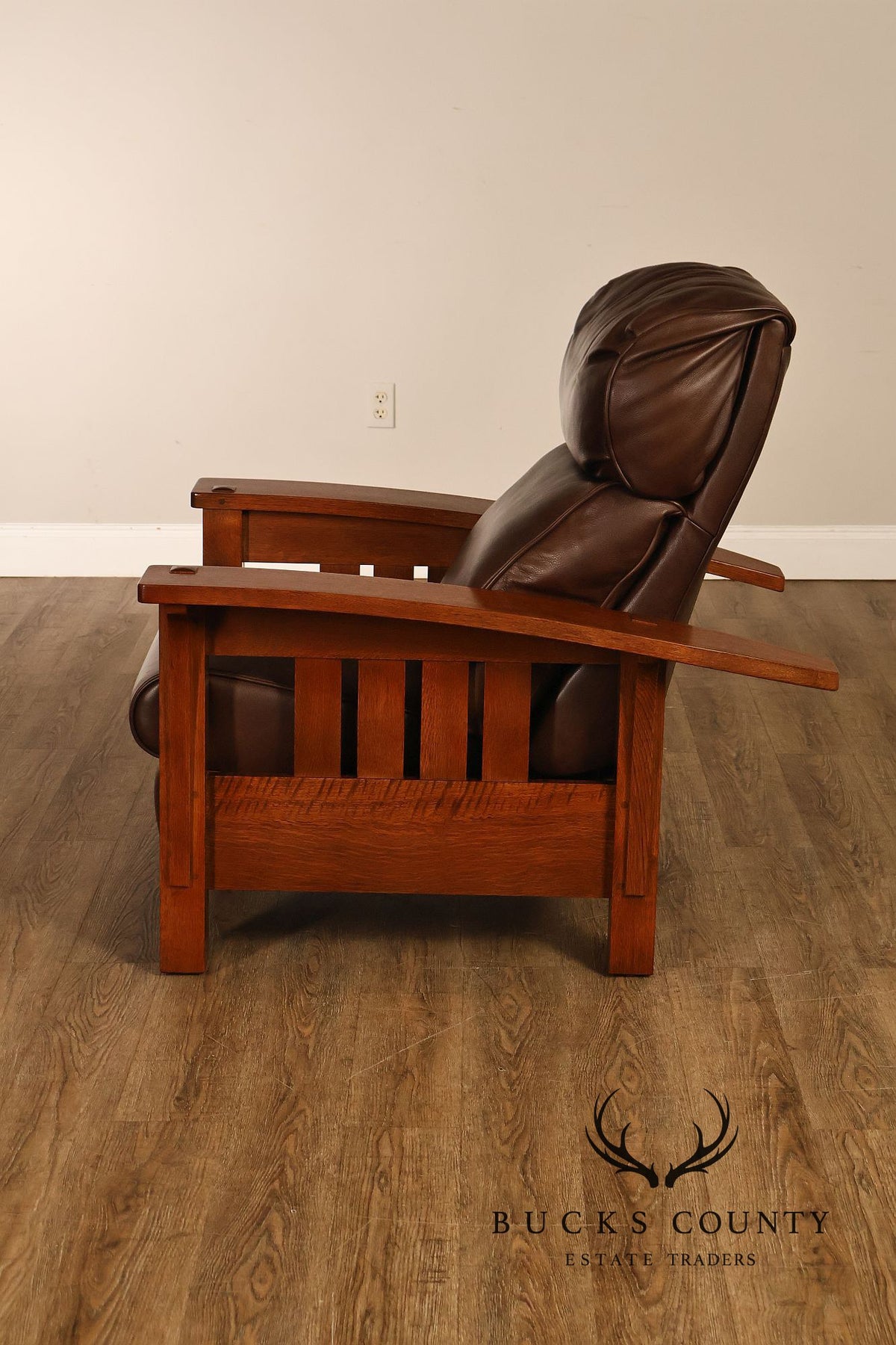 Stickley Mission Collection Pair of Bustle Back Bow Arm Morris Recliners