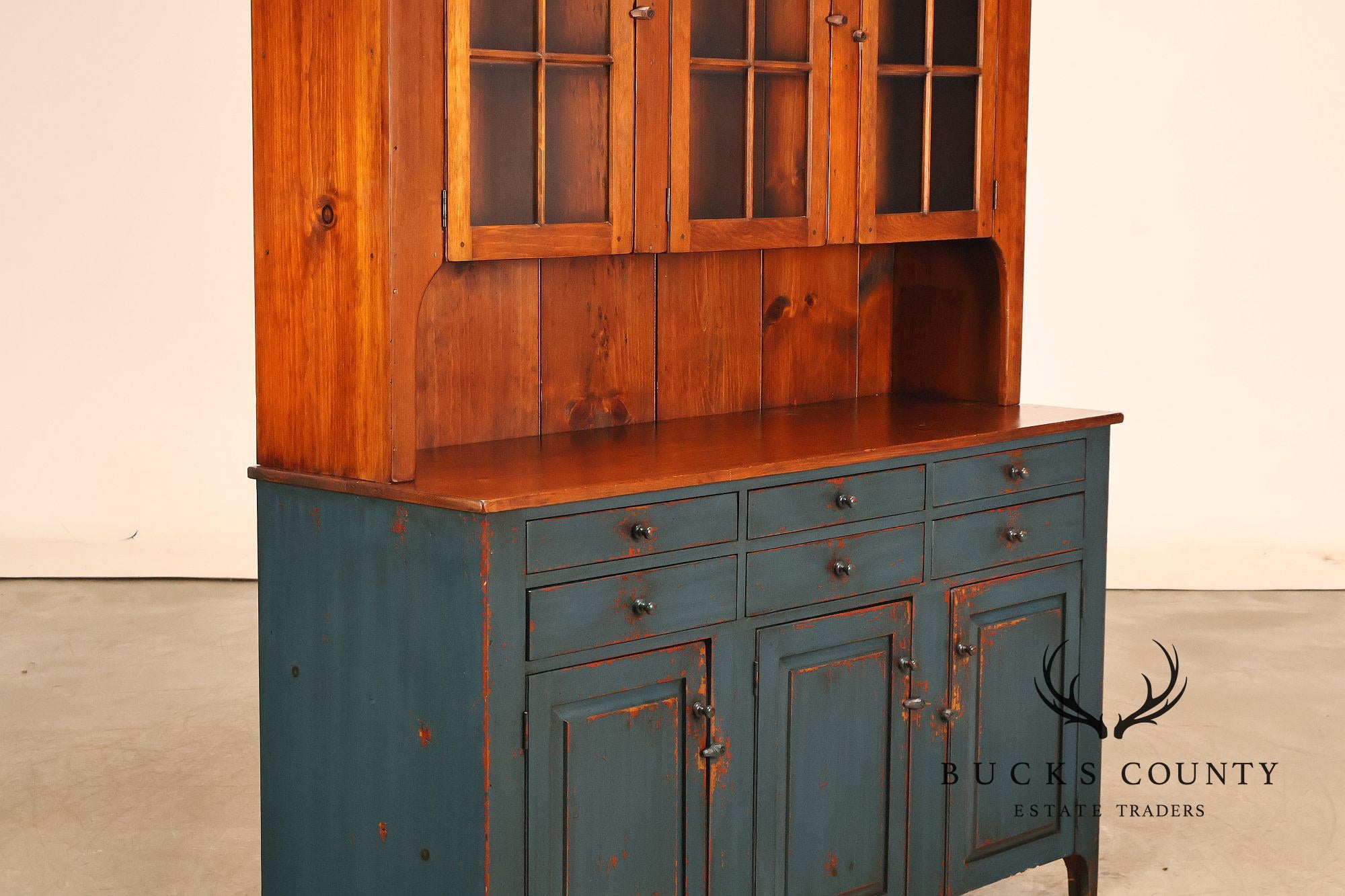 Vintage Farmhouse Style Distress Painted Pine Sideboard with Hutch Top