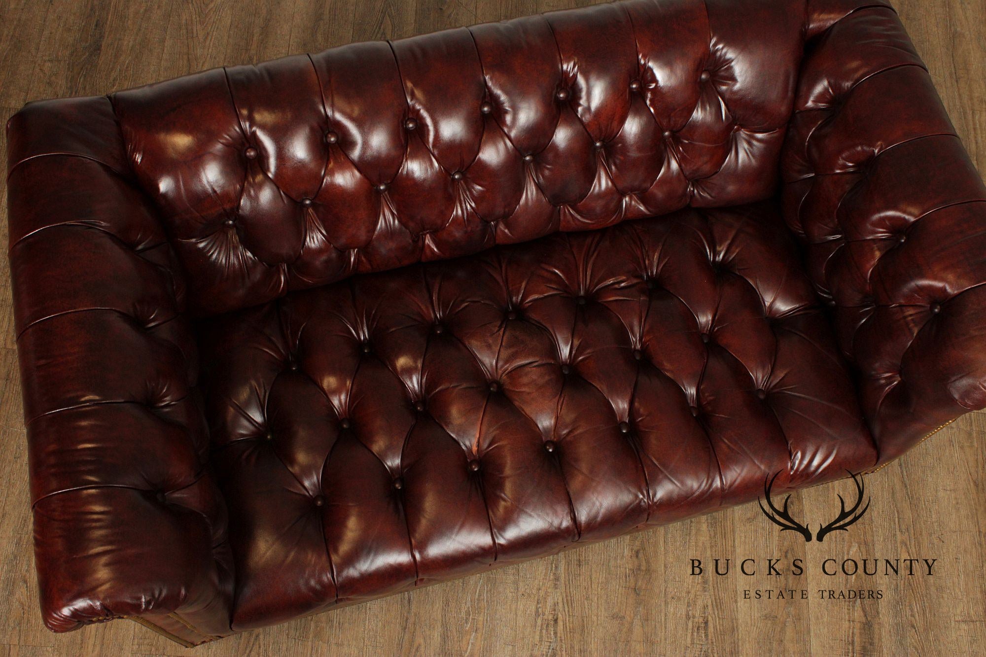 English Traditional Style Vintage Leather Chesterfield Sofa