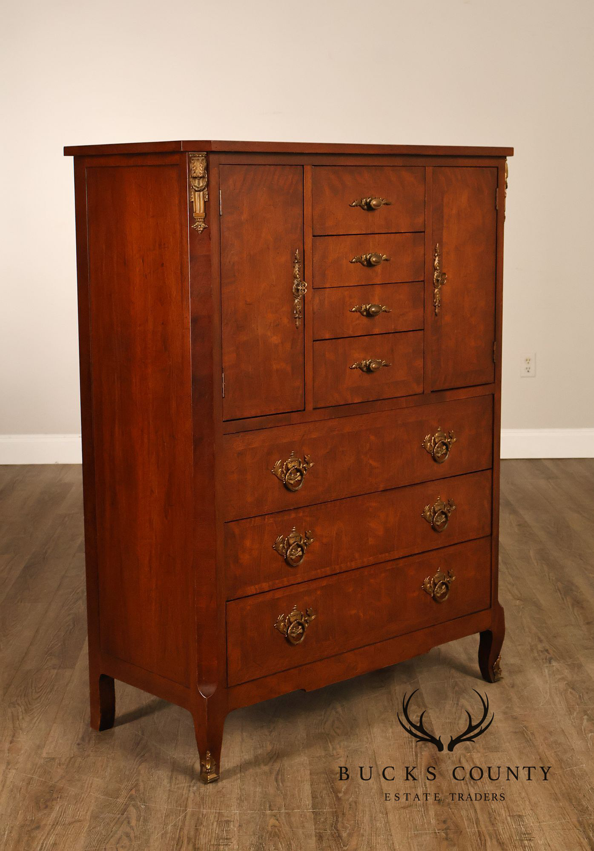 Henredon French Louis XV Style Walnut Chest of Drawers