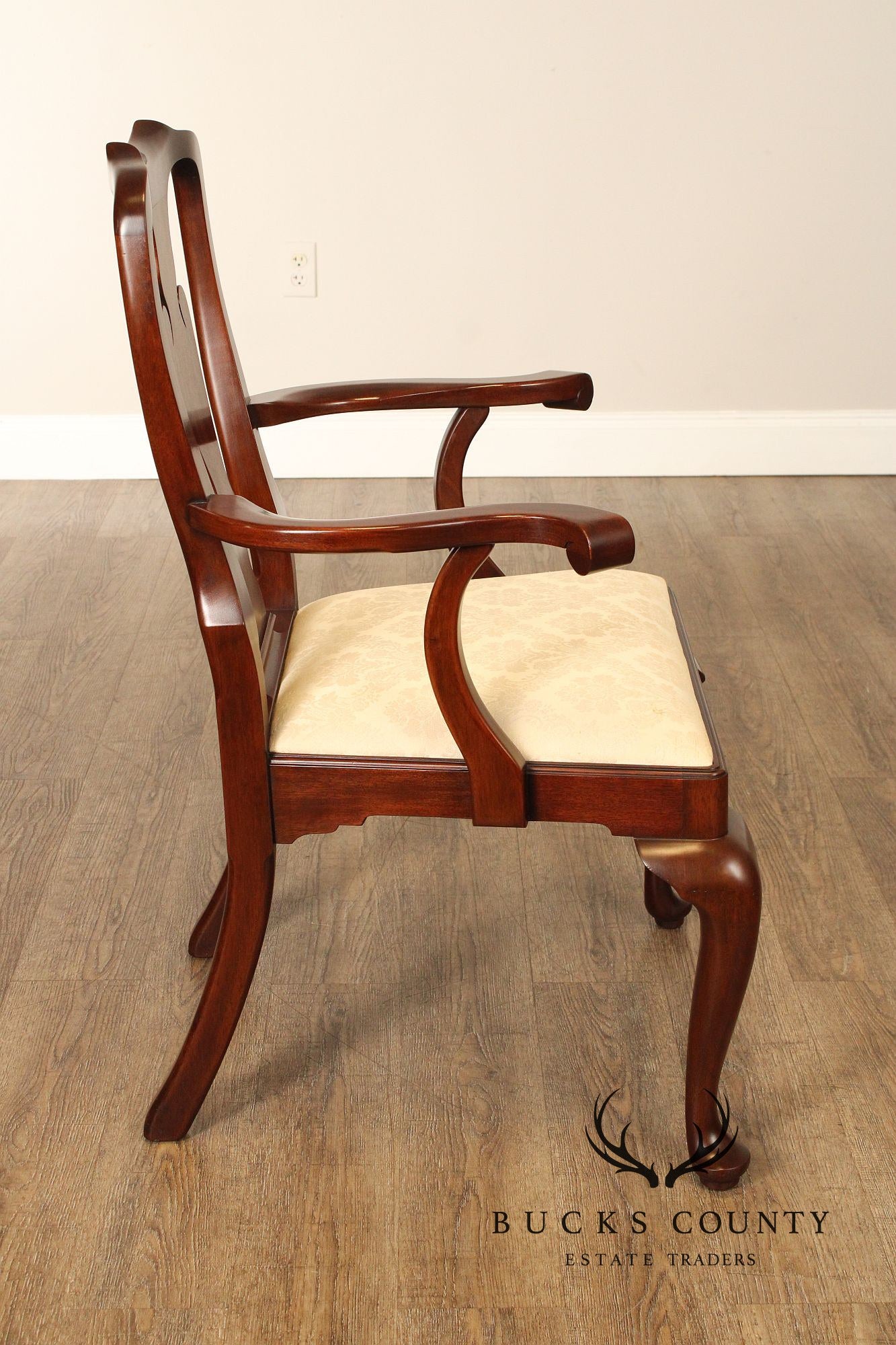 Henkel Harris Queen Anne Style Set of Eight Mahogany Dining Chairs