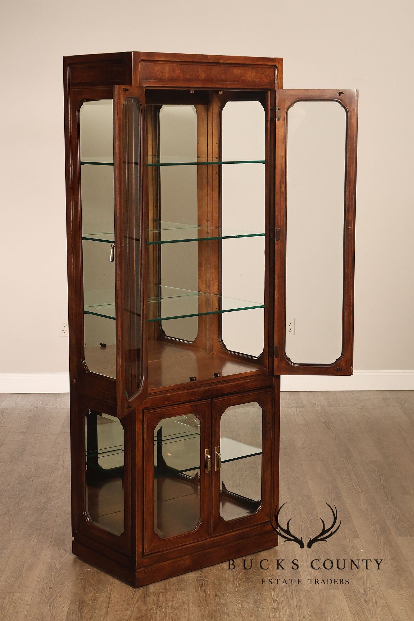 Thomasville Traditional Style Pair Lighted Curio Display Cabinets