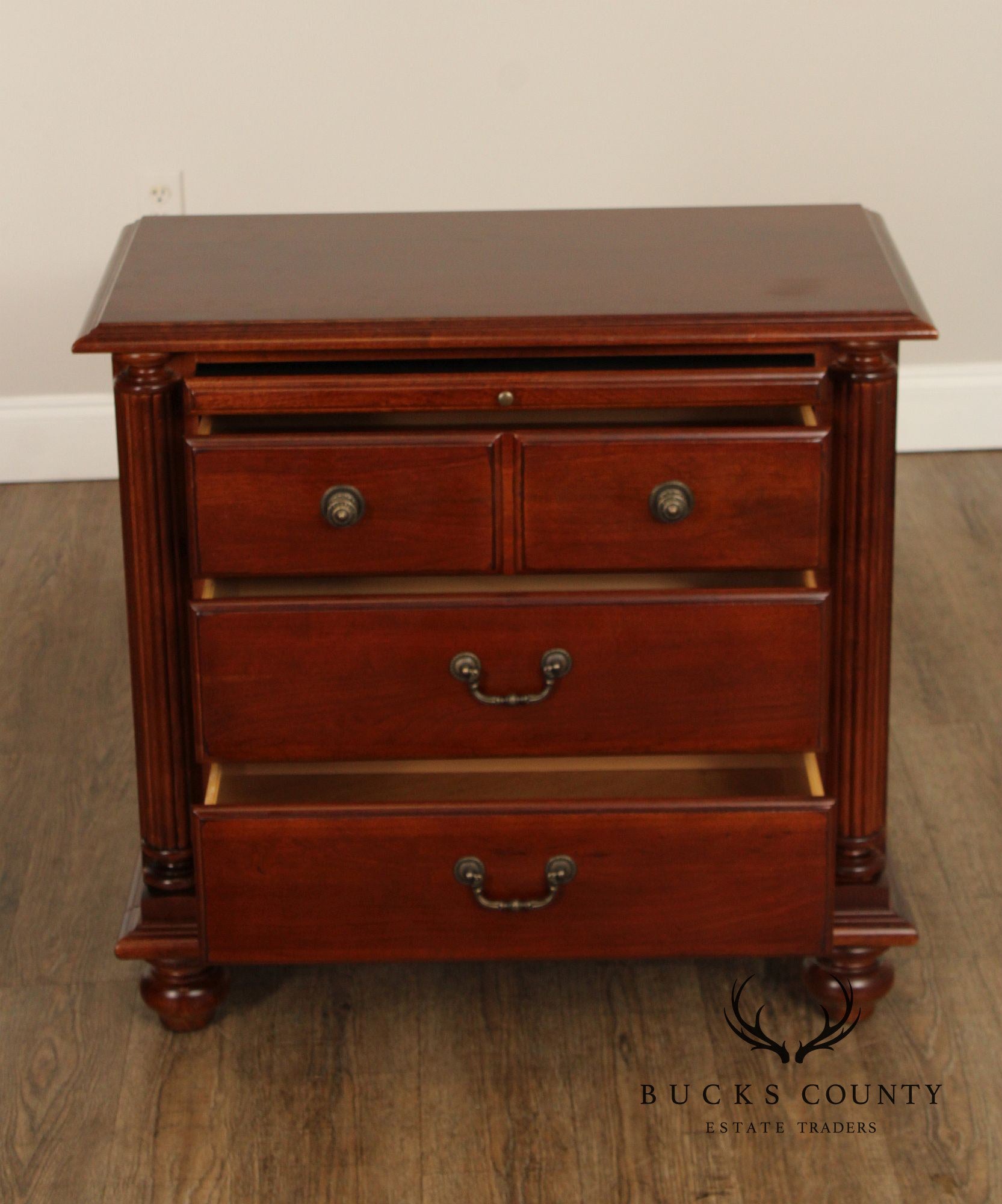 Hooker Furniture Traditional Bachelor's Chest Nightstand