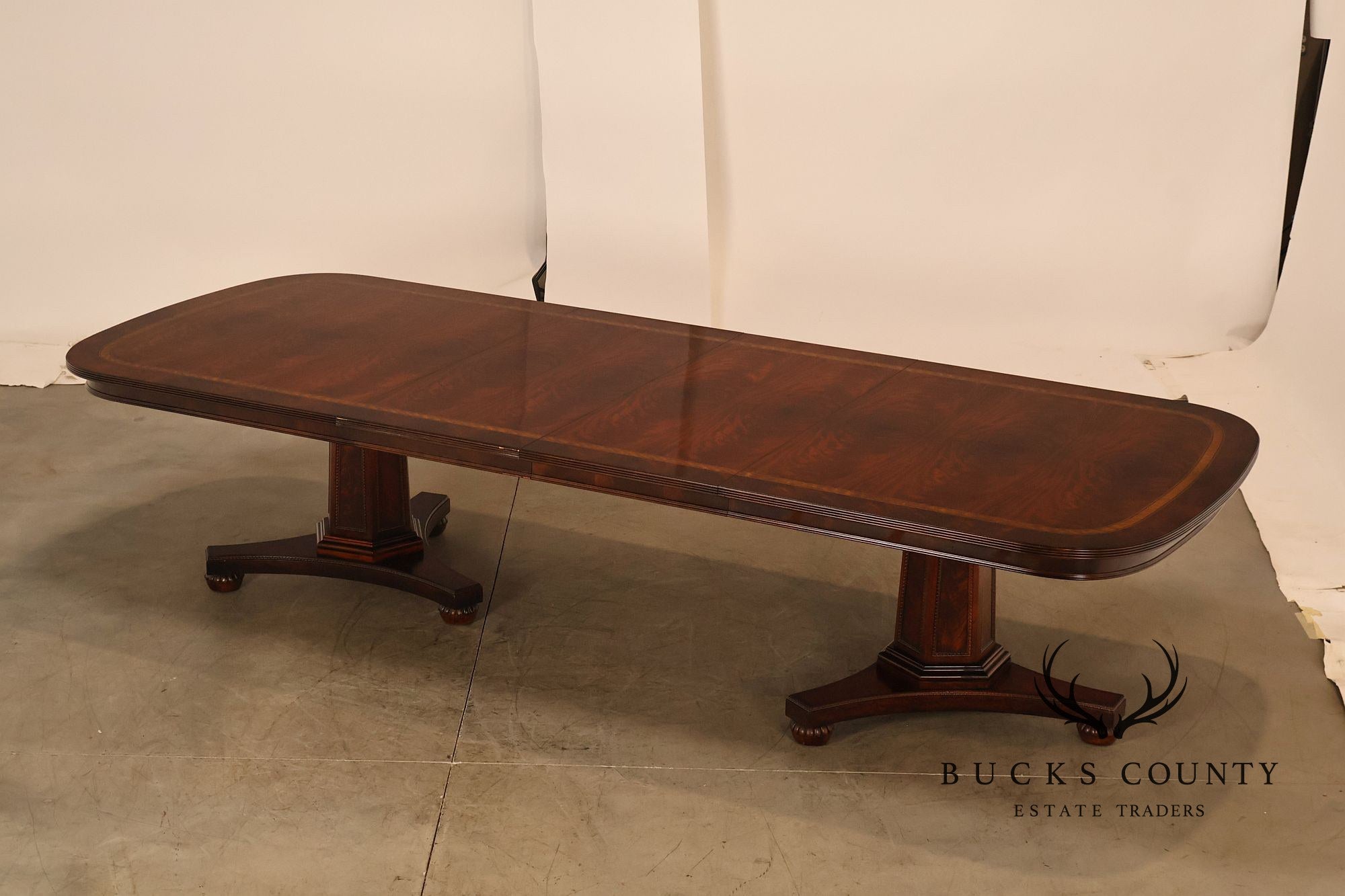 Henredon Historic Natchez Collection Mahogany Extendable Dining Table
