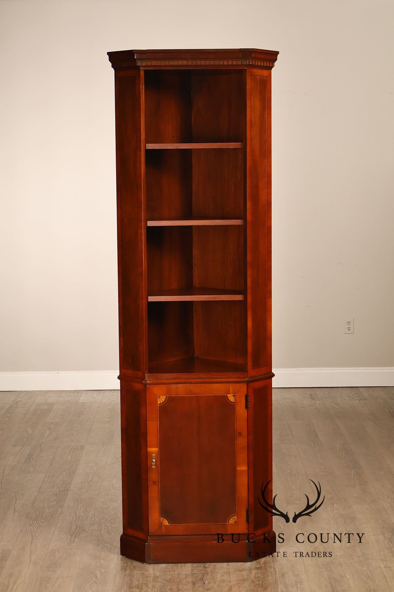 Hekman Copley Place Federal Style Pair Of Inlaid Mahogany Corner Cabinets
