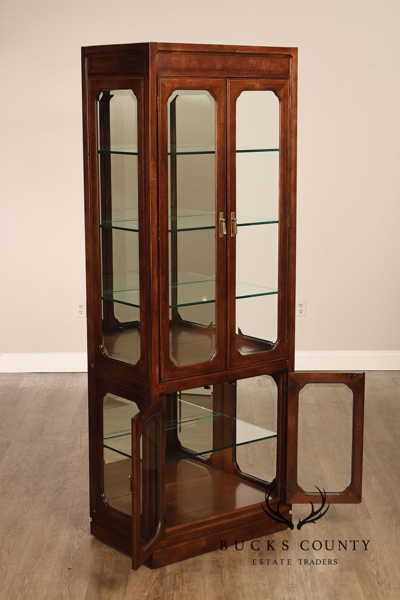 Thomasville Traditional Style Pair Lighted Curio Display Cabinets