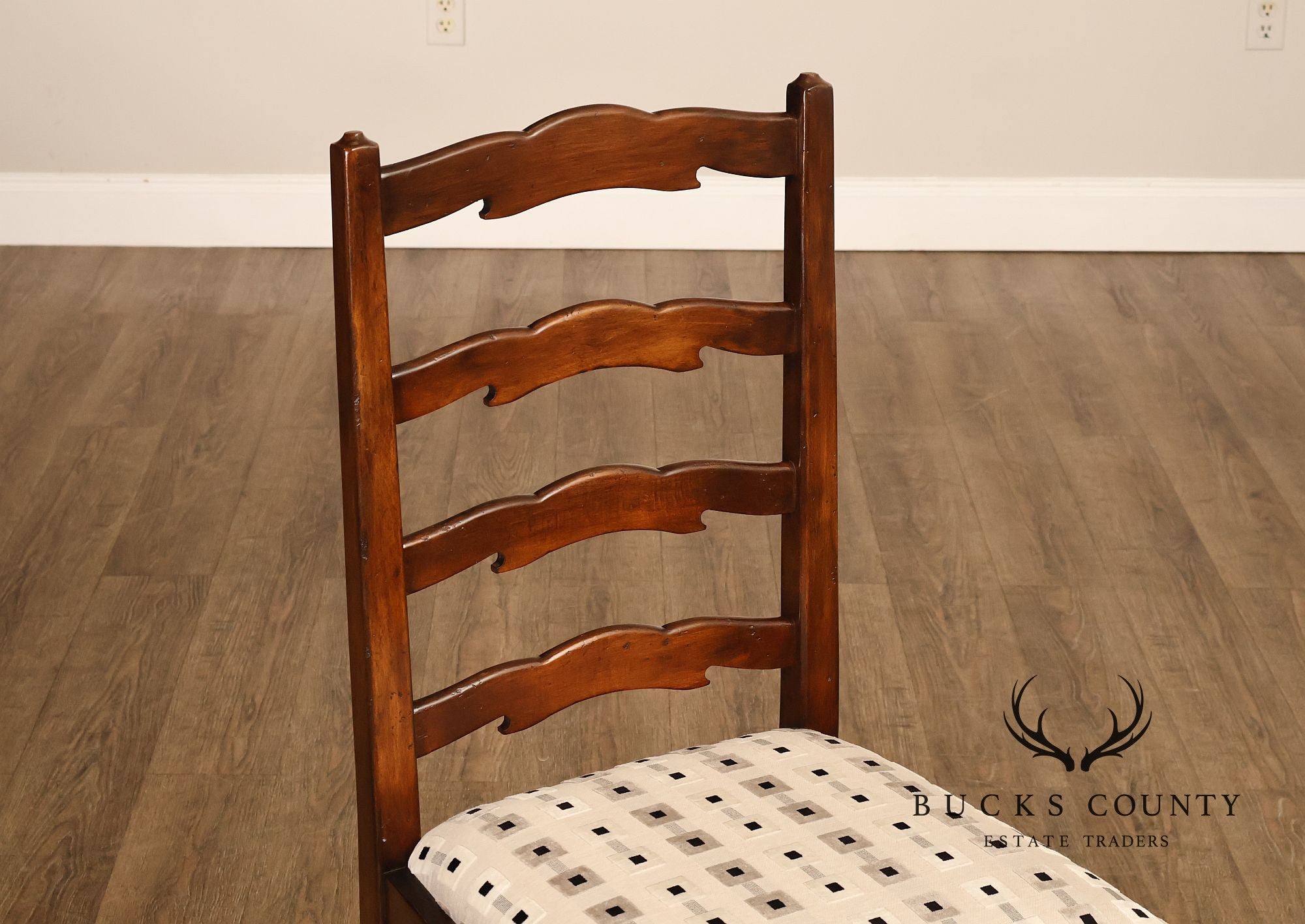 English Traditional Set Of Eight Custom Quality Ladderback Dining Chairs