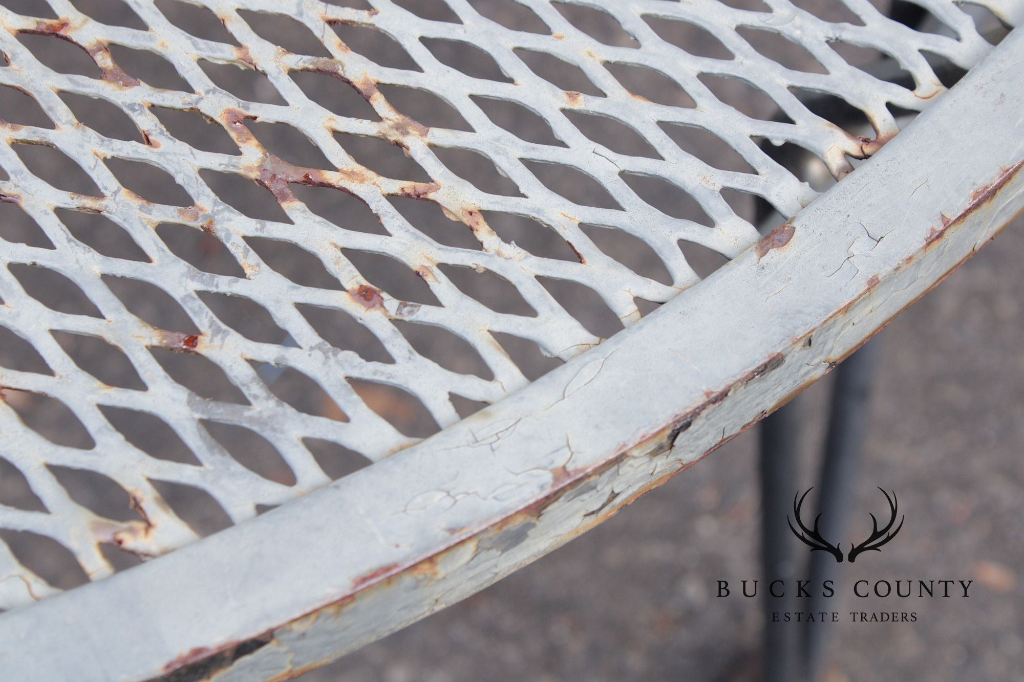 Salterini Mid Century Modern 'Radar' Round Iron Outdoor Coffee Table