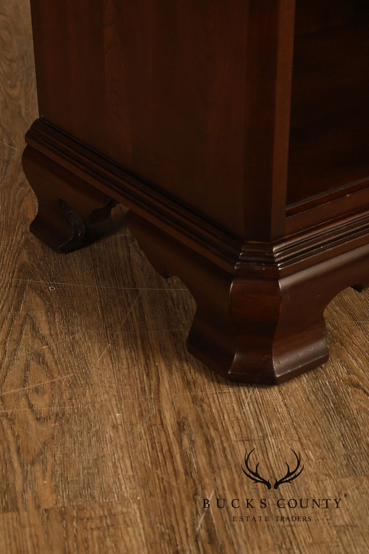Ethan Allen 'Georgian Court' Pair of Cherry Open Nightstands