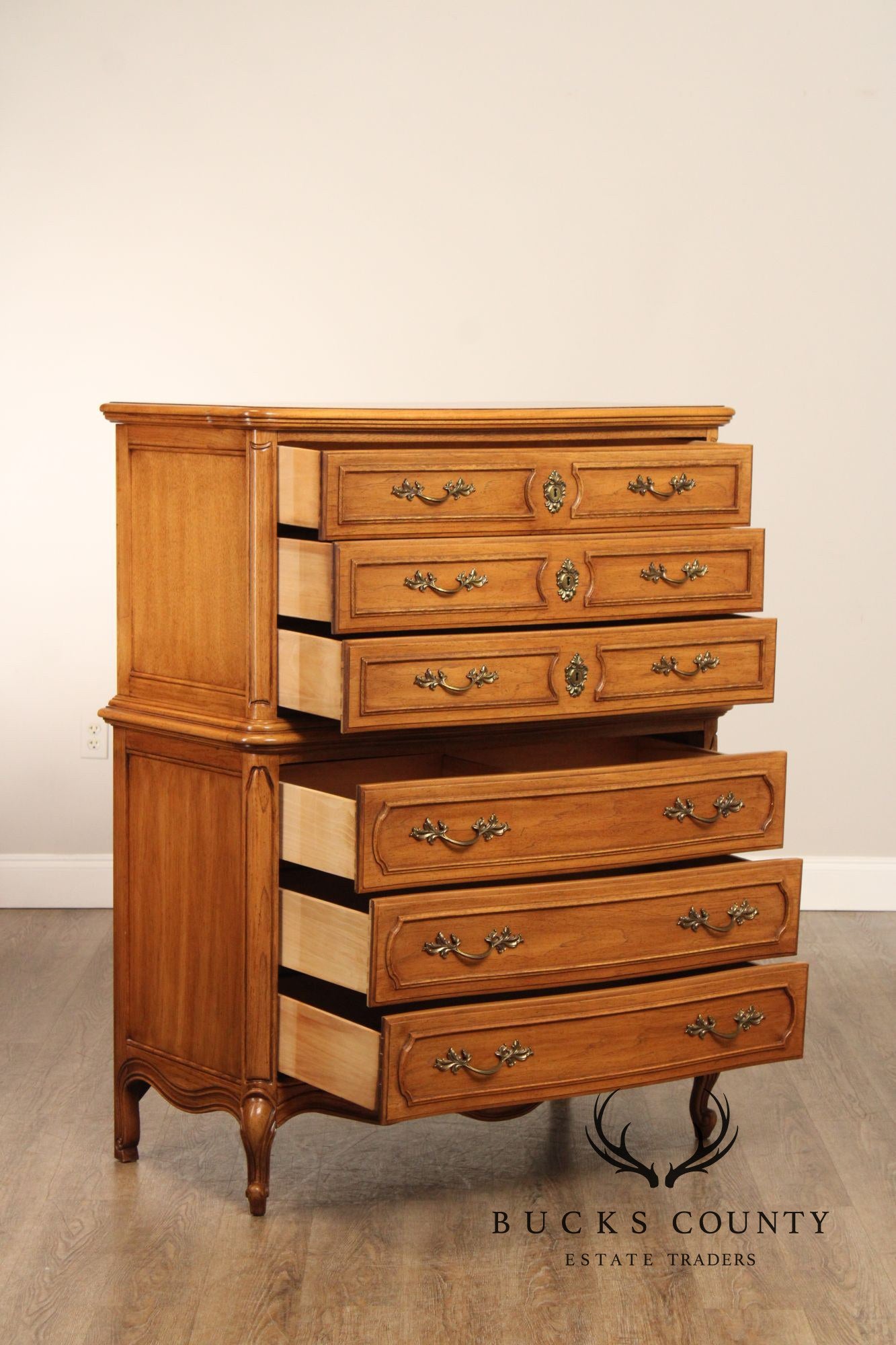 Thomasville 'Camille' French Provincial Style Chest on Chest