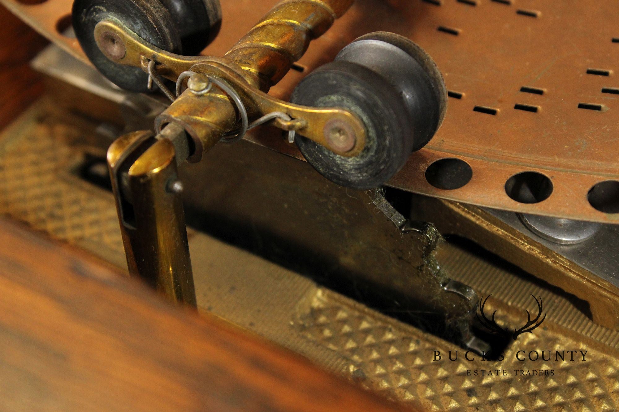 Regina Oak Music Box on Stand, with Discs