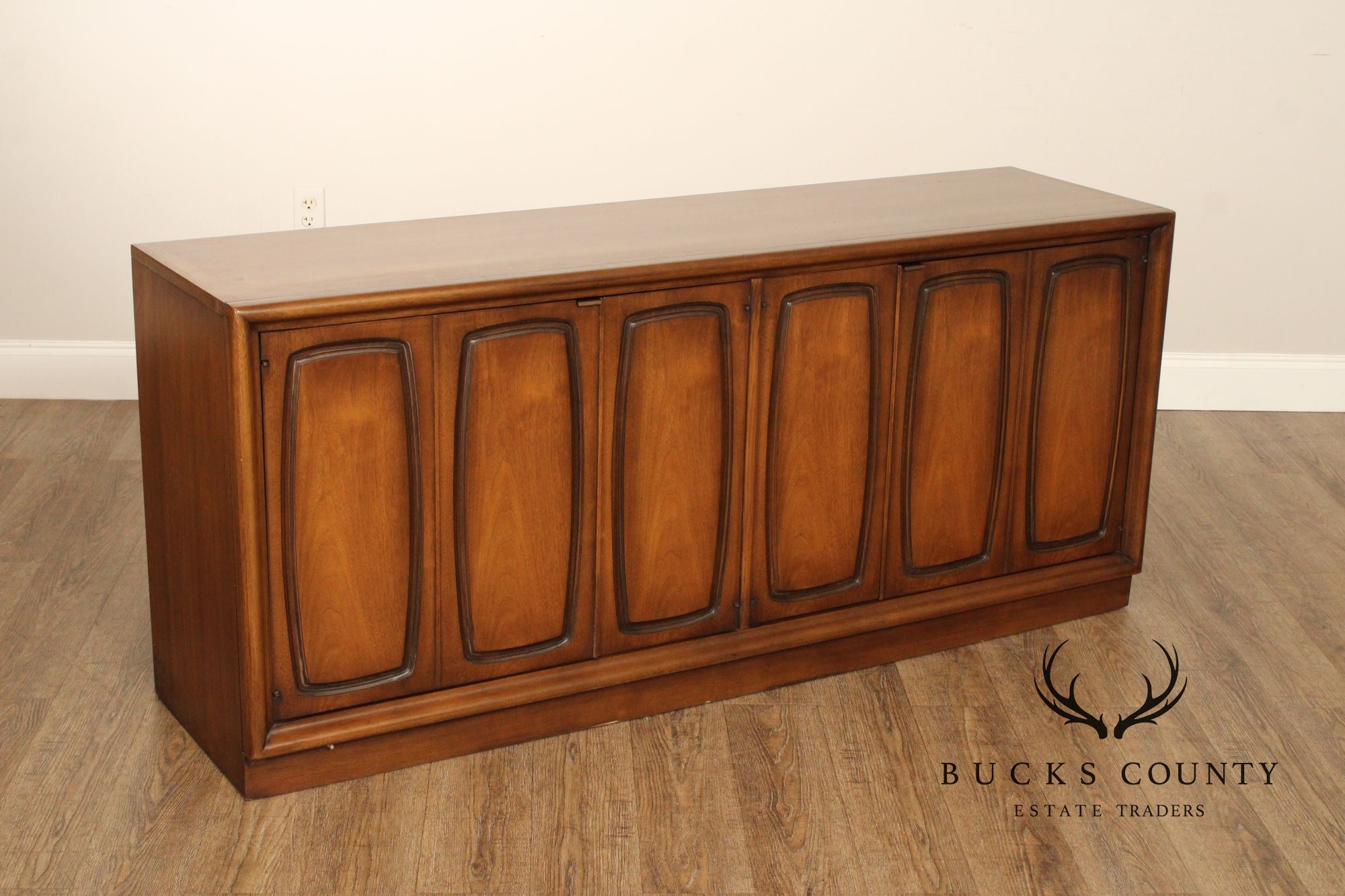 Broyhill 'Emphasis' Mid Century Modern Walnut Credenza