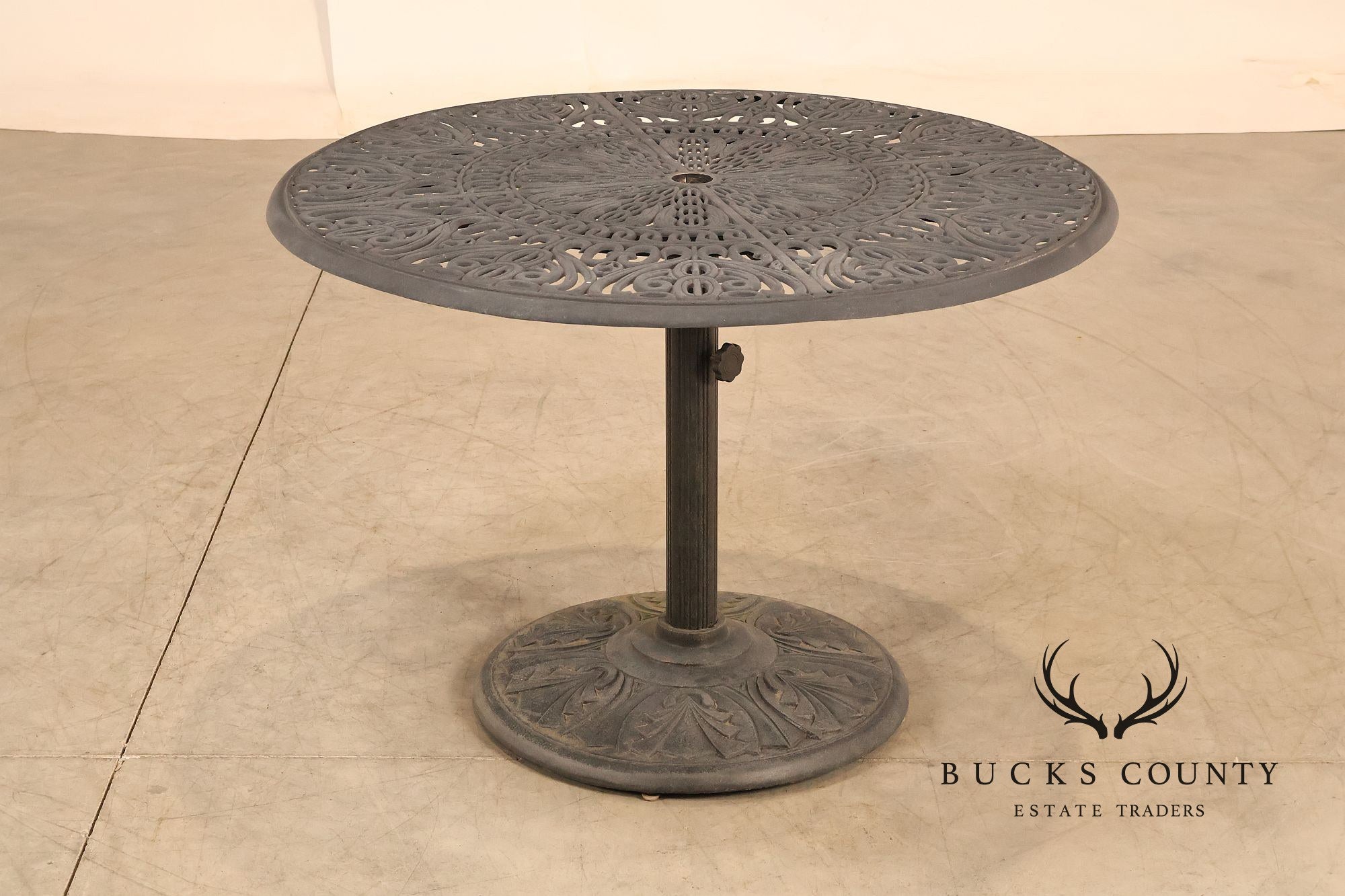 Hanamint Outdoor Round Cast Aluminum Dining Table and Chair Set