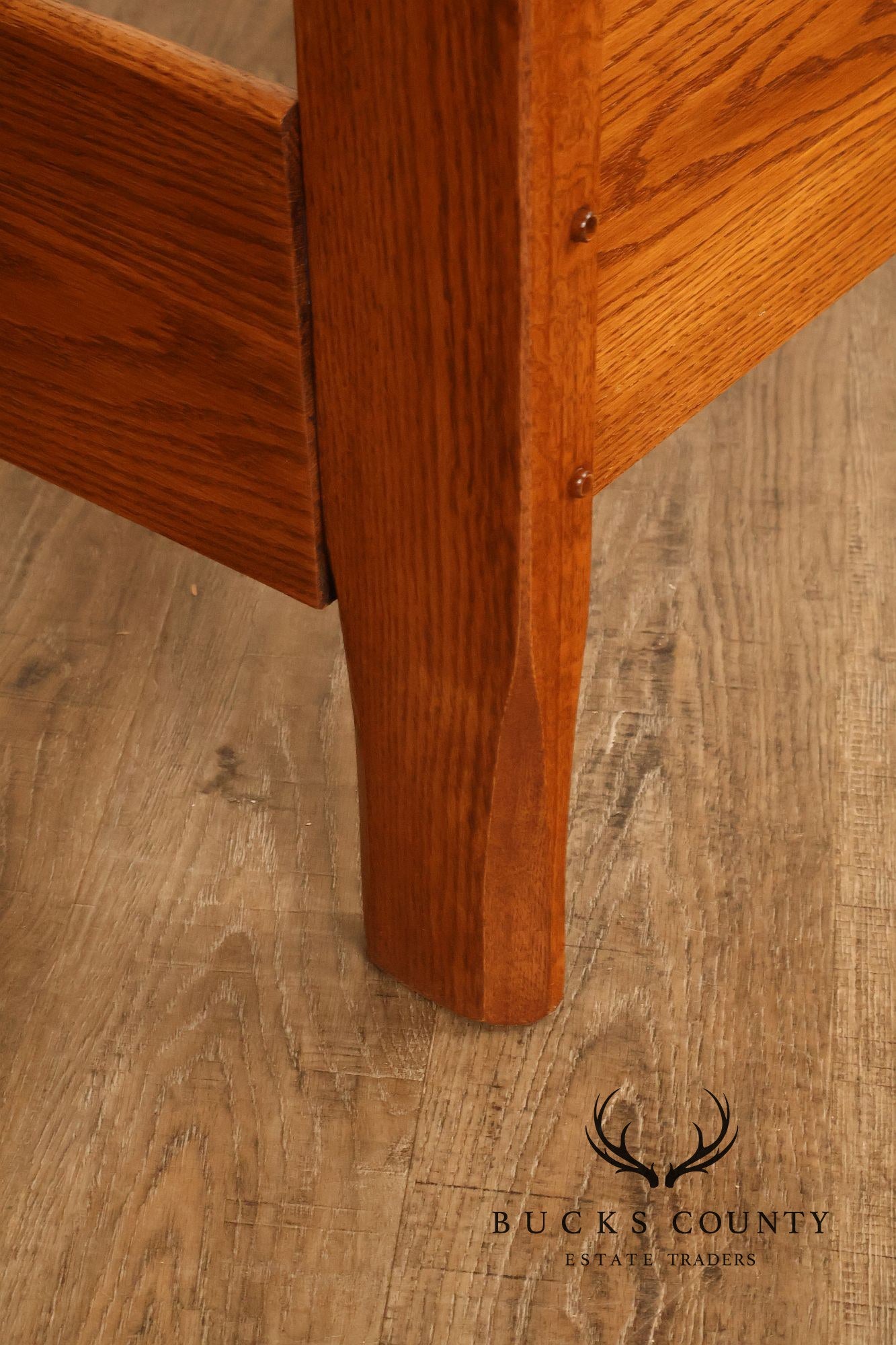 Hunt Country Furniture Farmhouse Style Oak Spindle Full-Size Bed