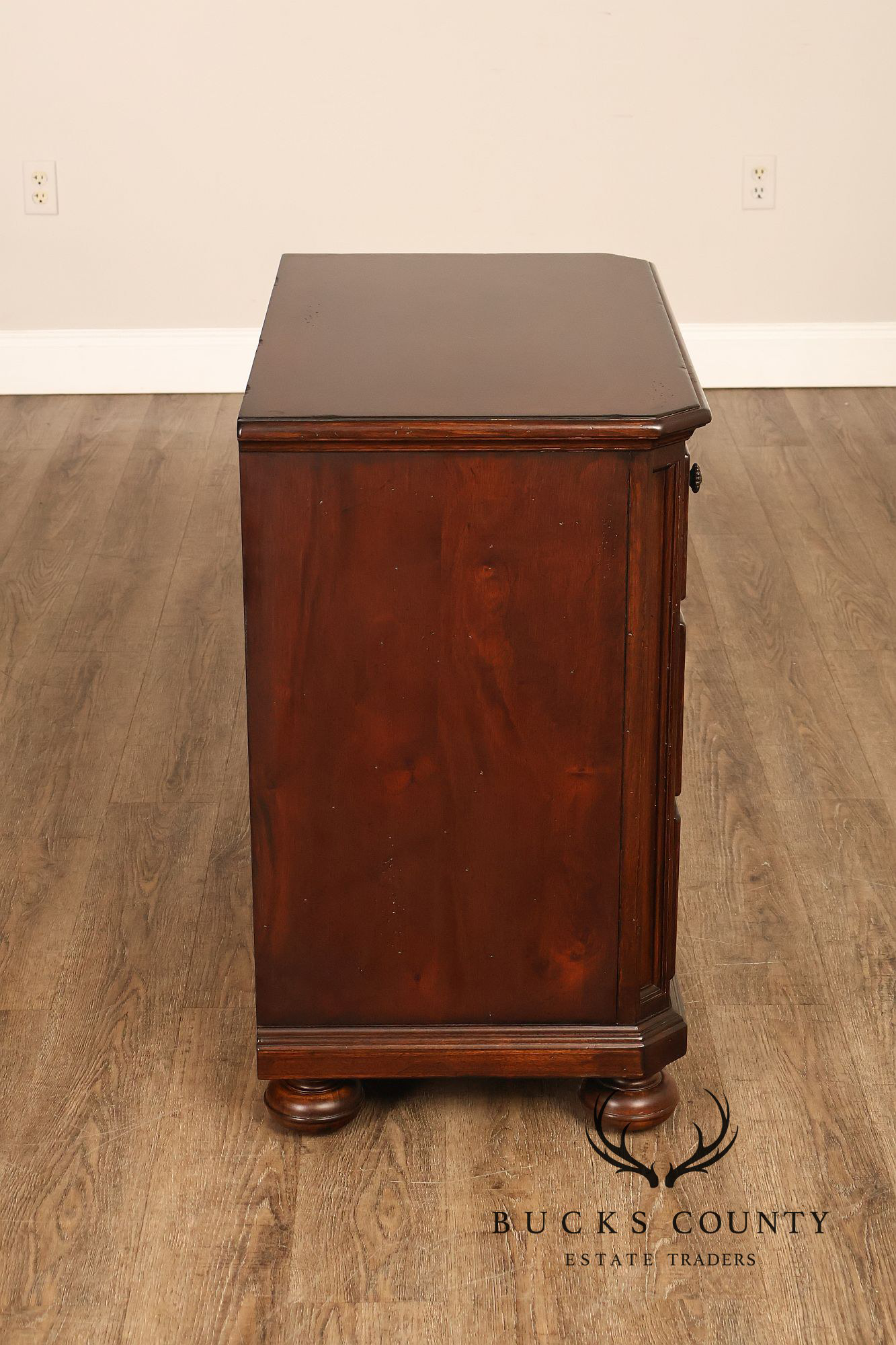 Grafton Street Mahogany Pair of Bedside Chests Nightstands