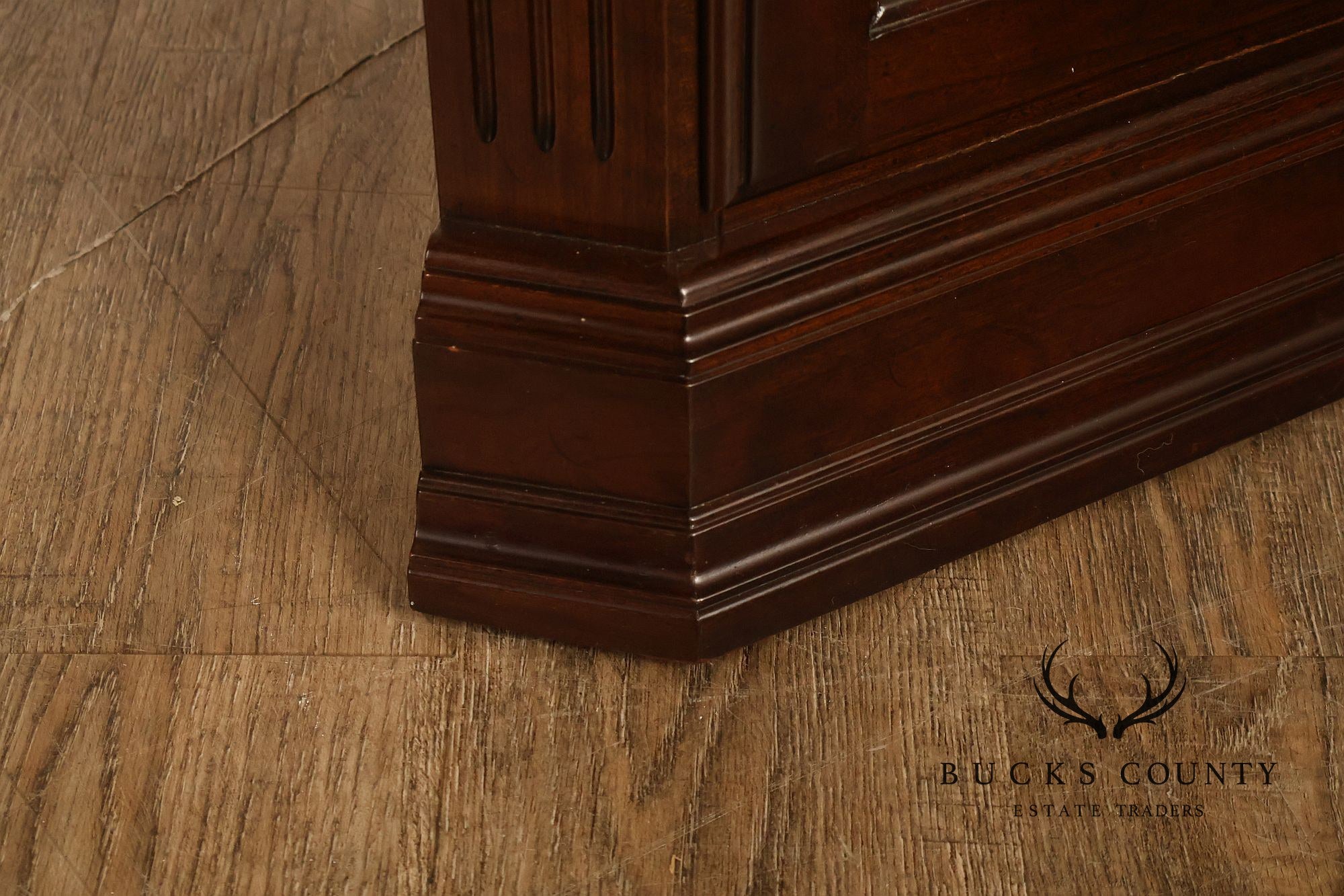 Ethan Allen Georgian Court Collection Corner Curio Display Cabinet