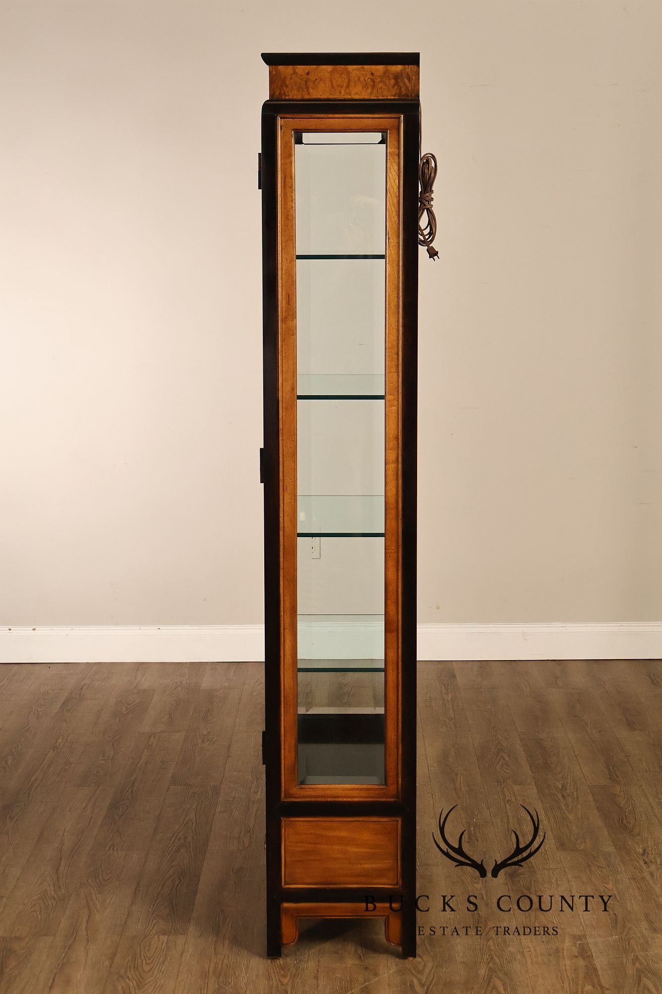 Century Furniture Raymond Sobota Asian Inspired Chin Hua Lighted Glass Curio Cabinet