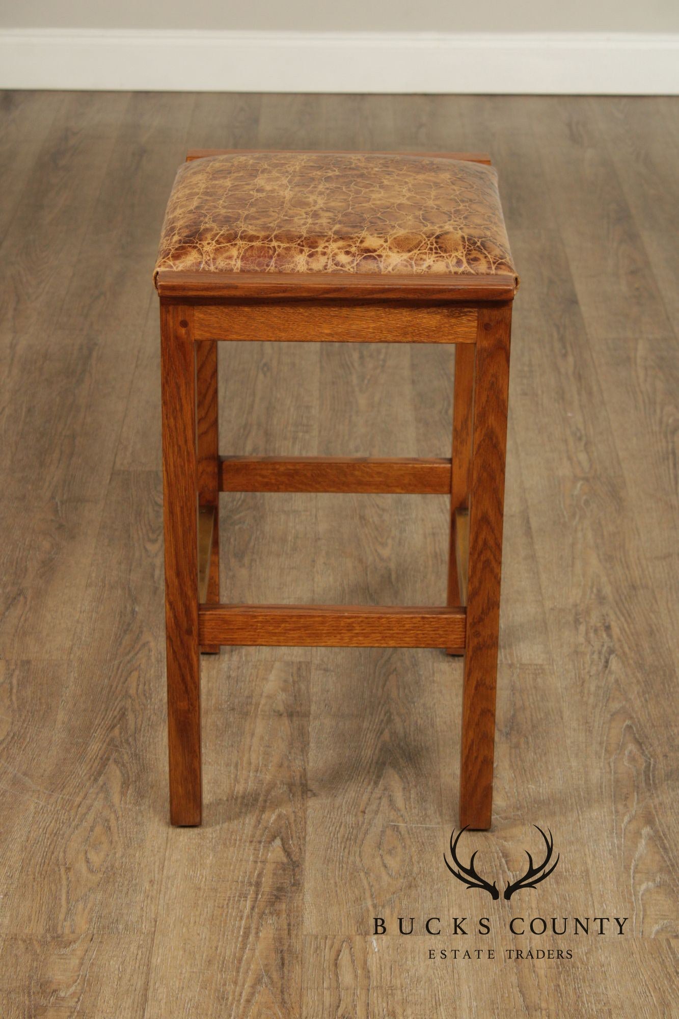 Stickley Mission Collection Set Of Three Oak And LKeather Casual Dining Counter Stools