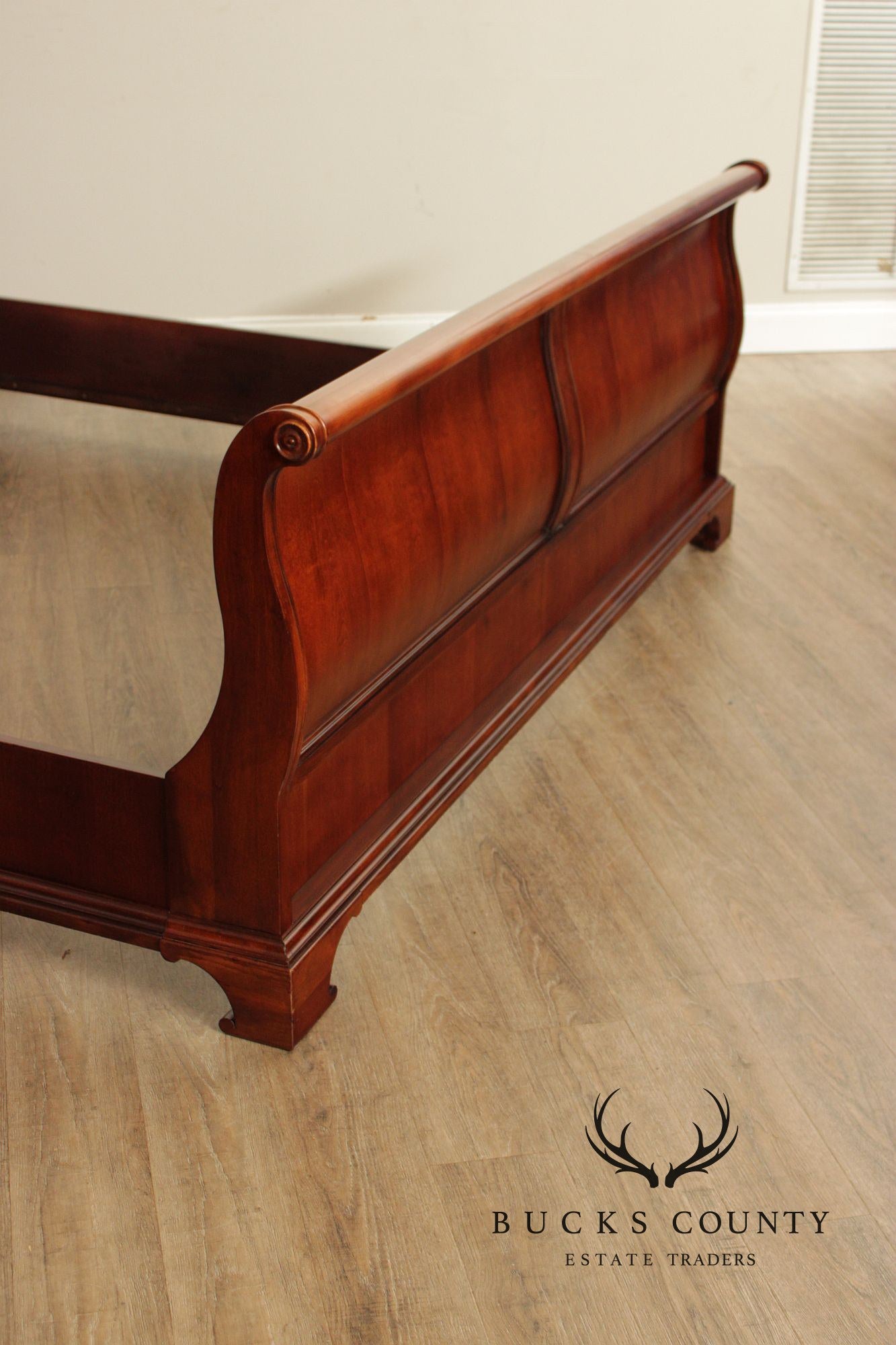 Traditional Style Cherry King Sleigh Bed