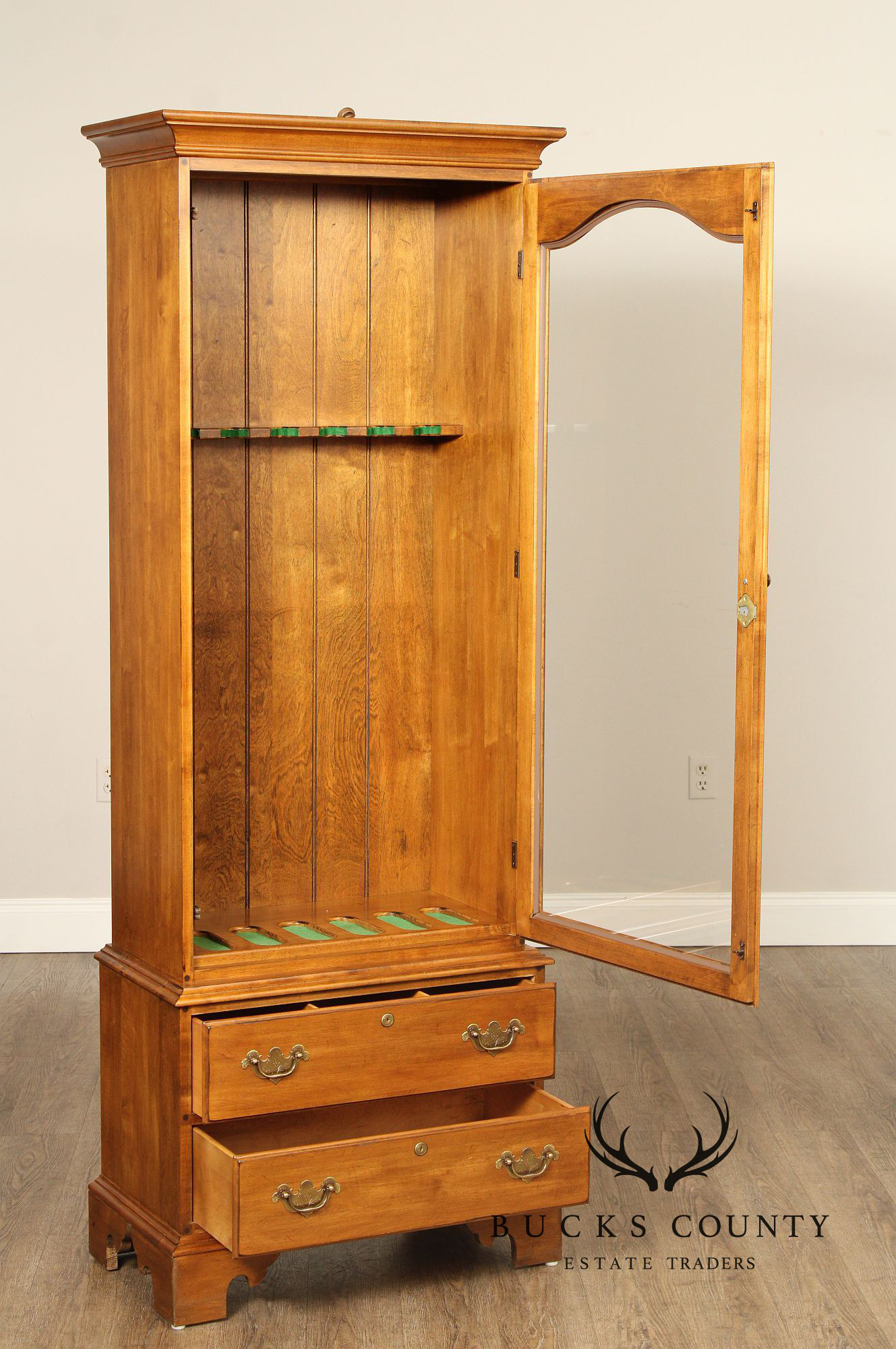 Ethan Allen 1776 Collection Maple Gun Cabinet