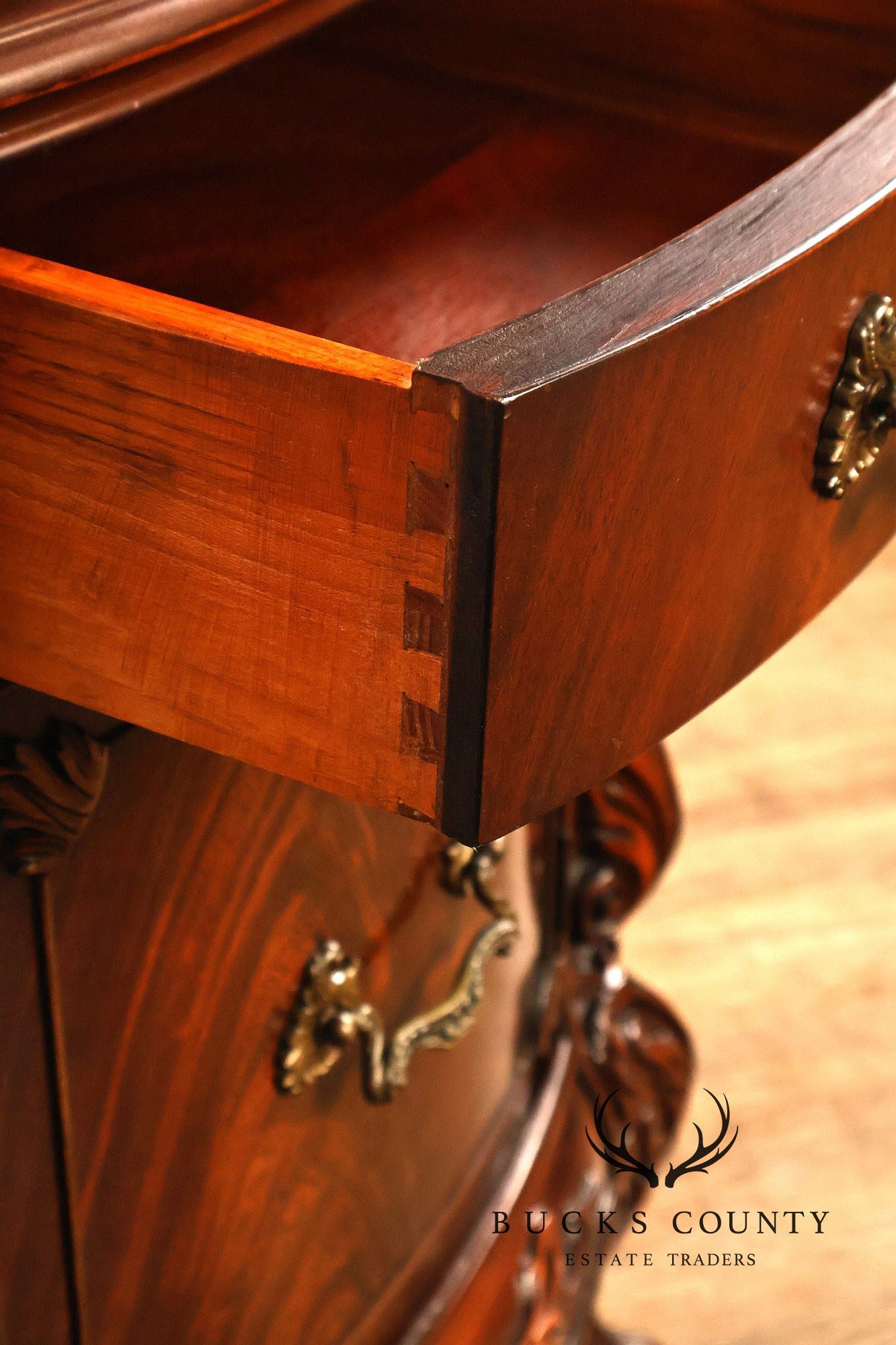 1940s Vintage Pair of Mahogany Nightstands