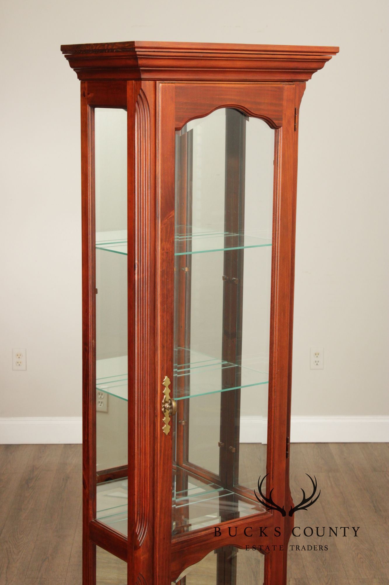 Pulaski Furniture Cherry Curio Cabinet