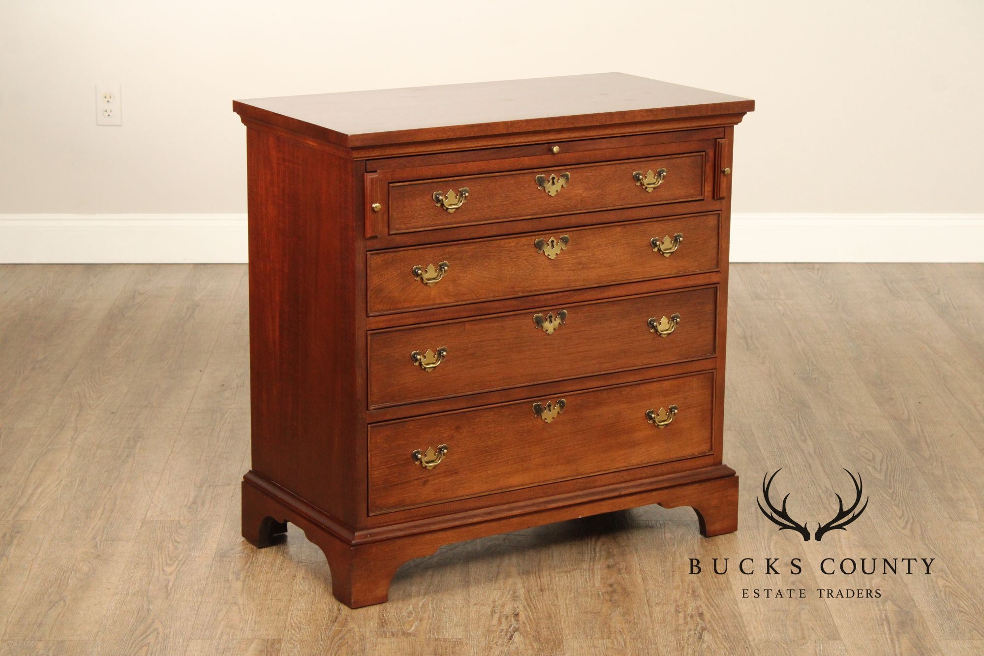 Craftique Chippendale Style Mahogany Bachelor's Chest