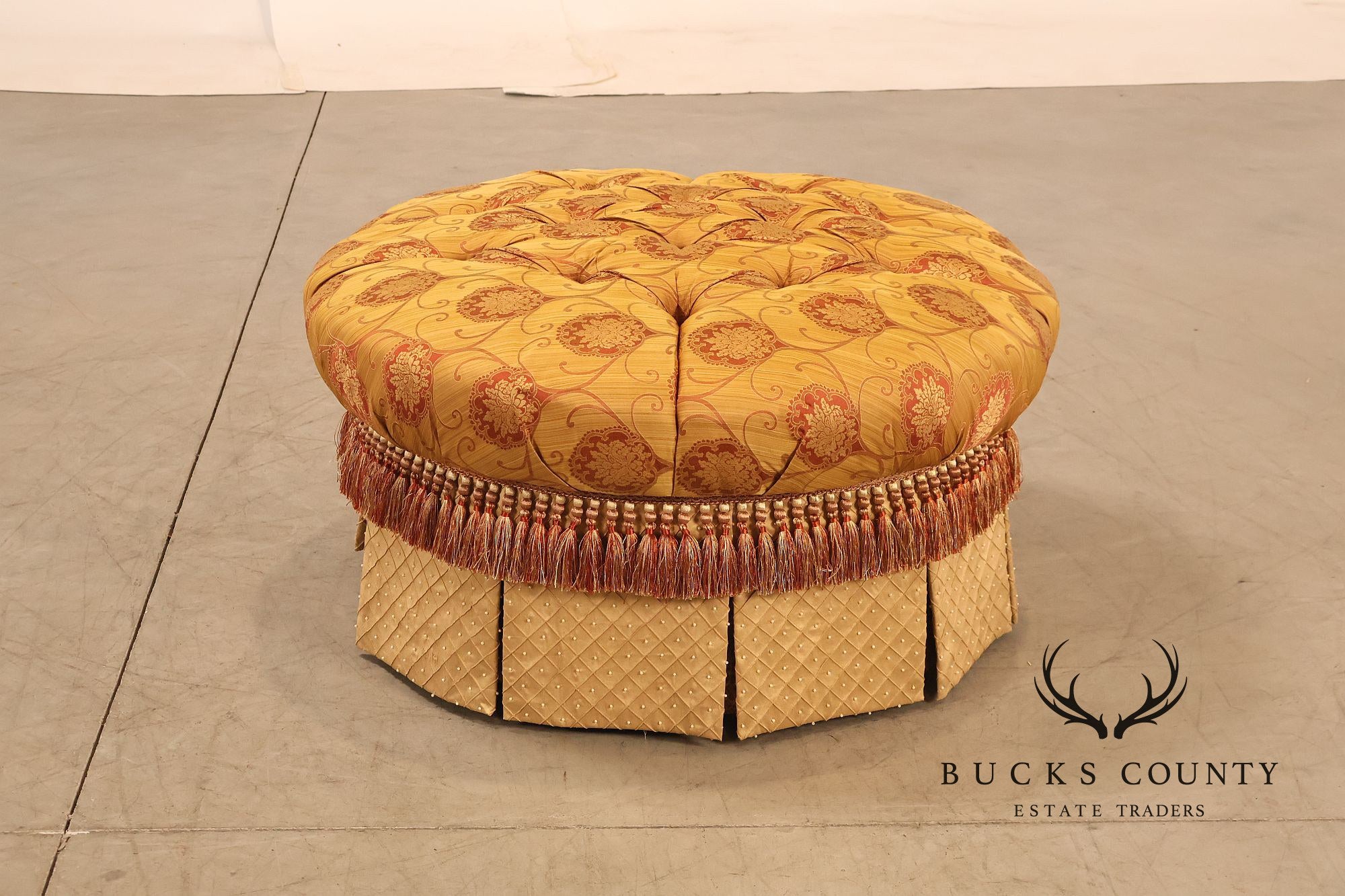 Key City Furniture Tufted Round Upholstered Ottoman With Fringe Skirt