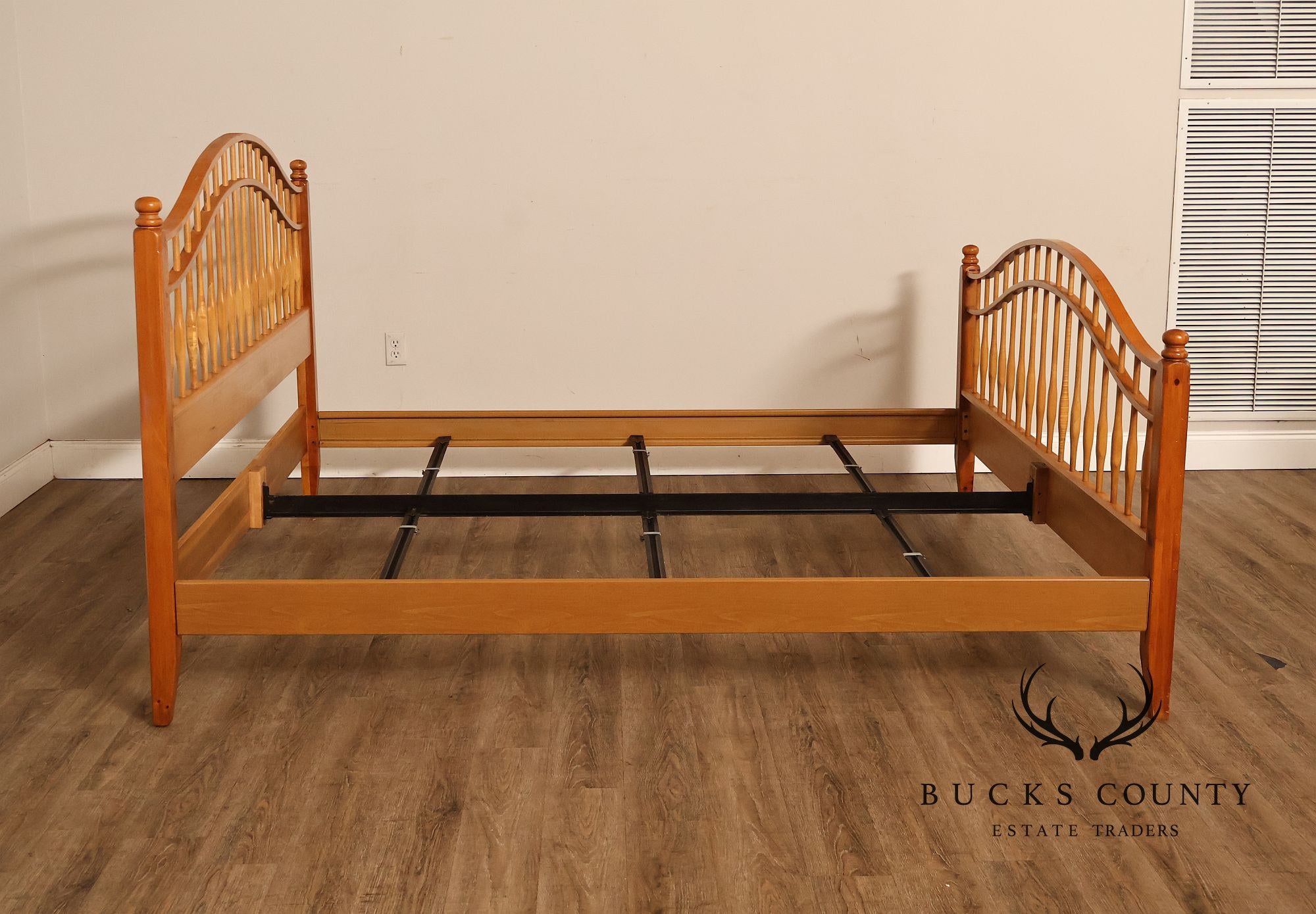 Ethan Allen Country Crossings Collection King Size Windsor Bed