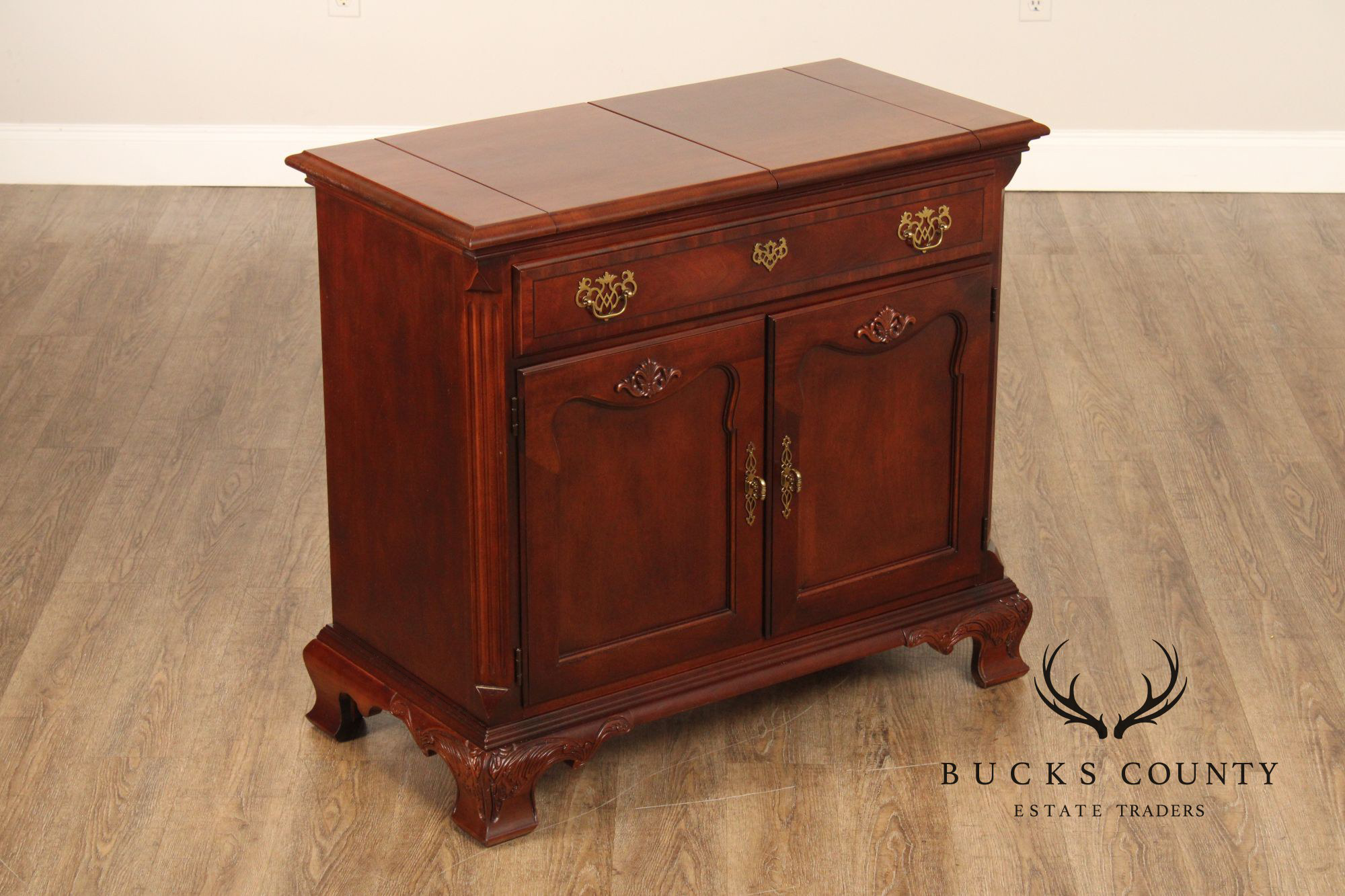 Stanley Furniture 'Stoneleigh' Mahogany Flip Top Server