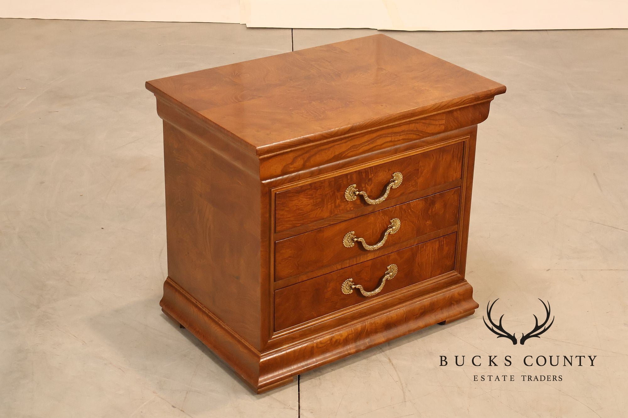 Henredon 'Charles X' Pair of  Burlwood Nightstands