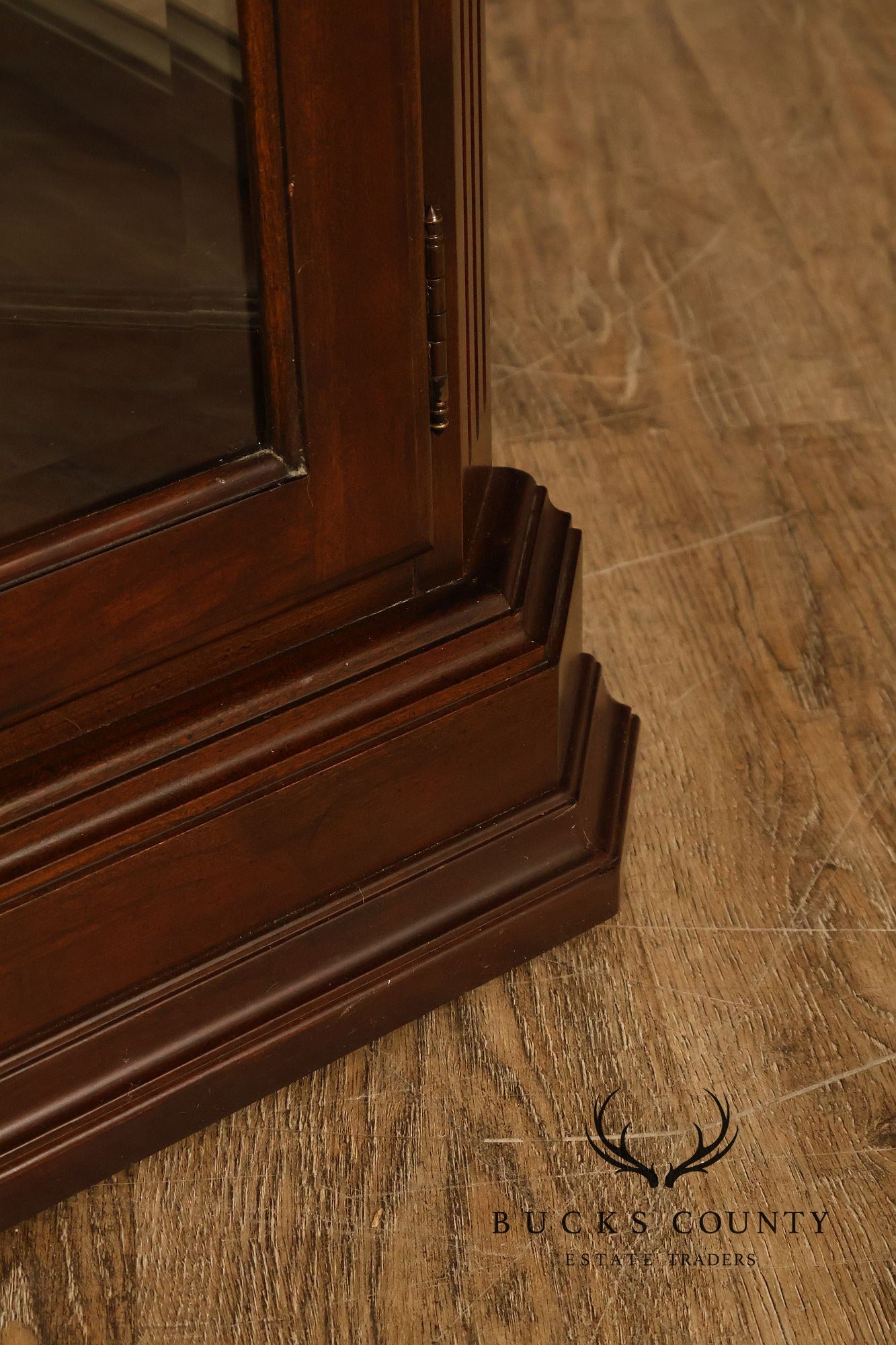 Ethan Allen Georgian Court Collection Corner Curio Display Cabinet