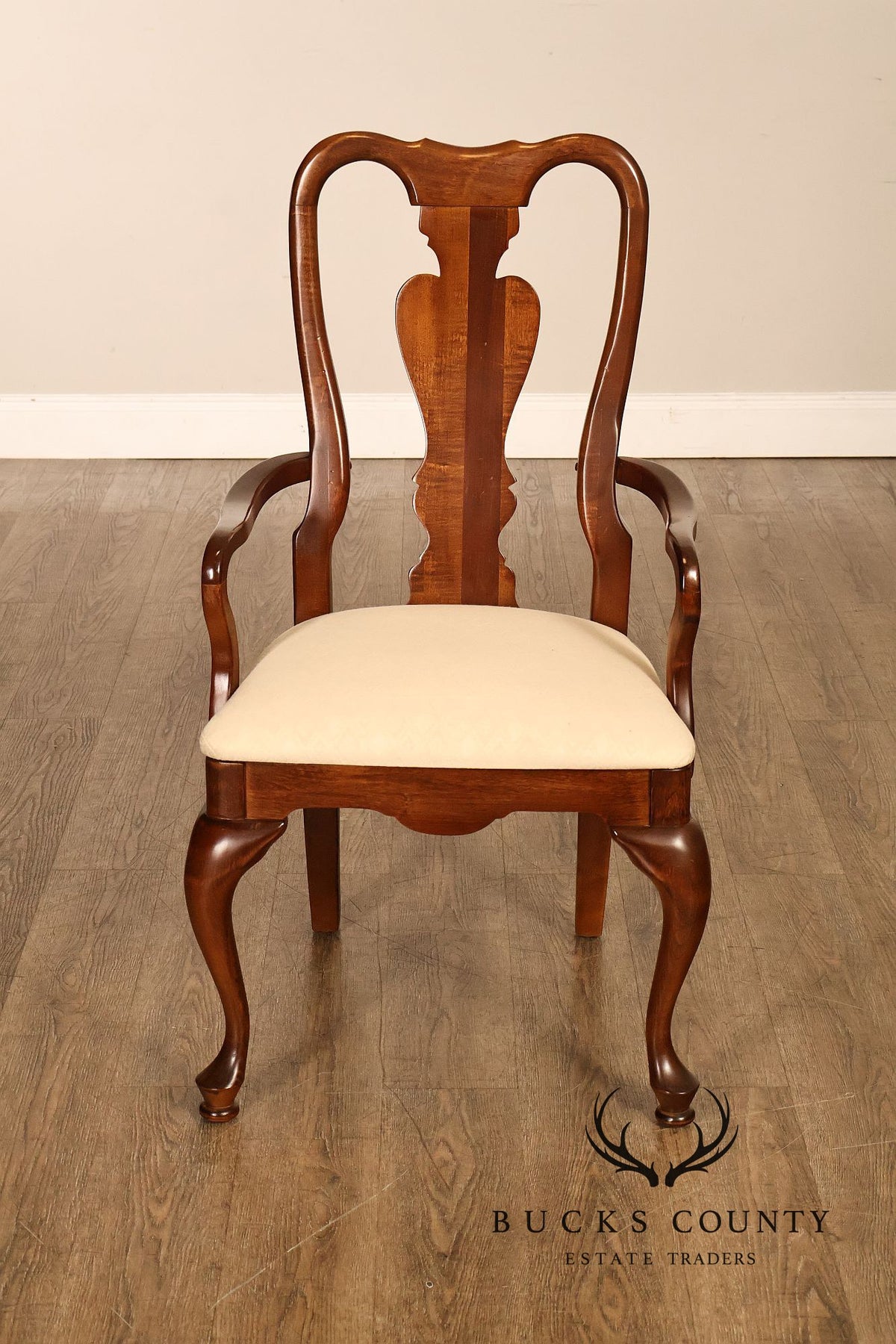 American Drew Queen Anne Style Expanding Dining Table With Eight Dining Chairs