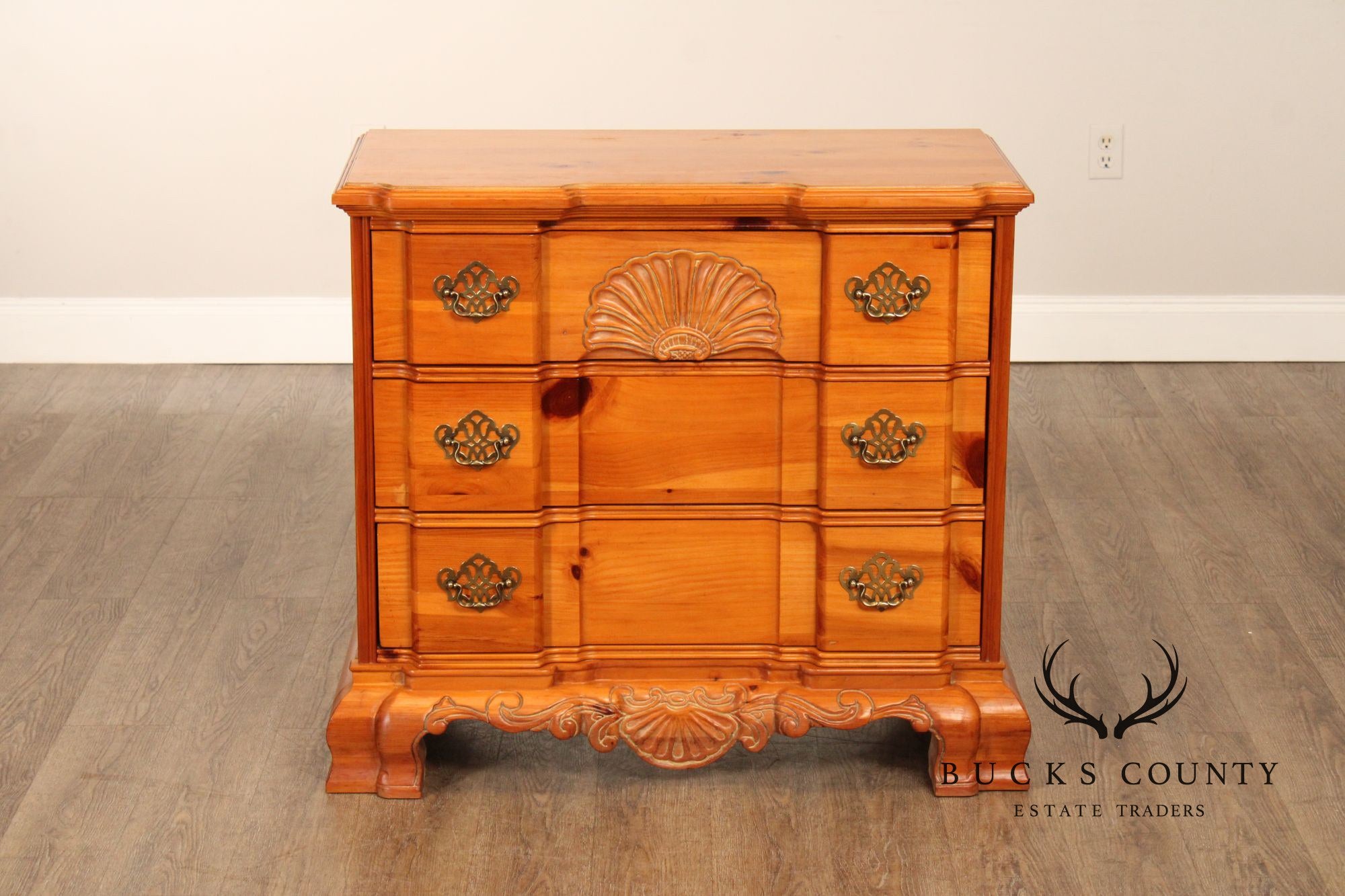 Pulaski Furniture Pair of Pine Goddard Chests