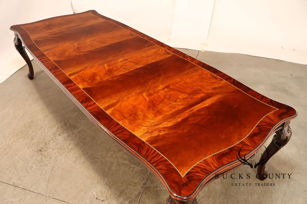 Henredon Georgian Style Banded Mahogany Expandable Dining Table