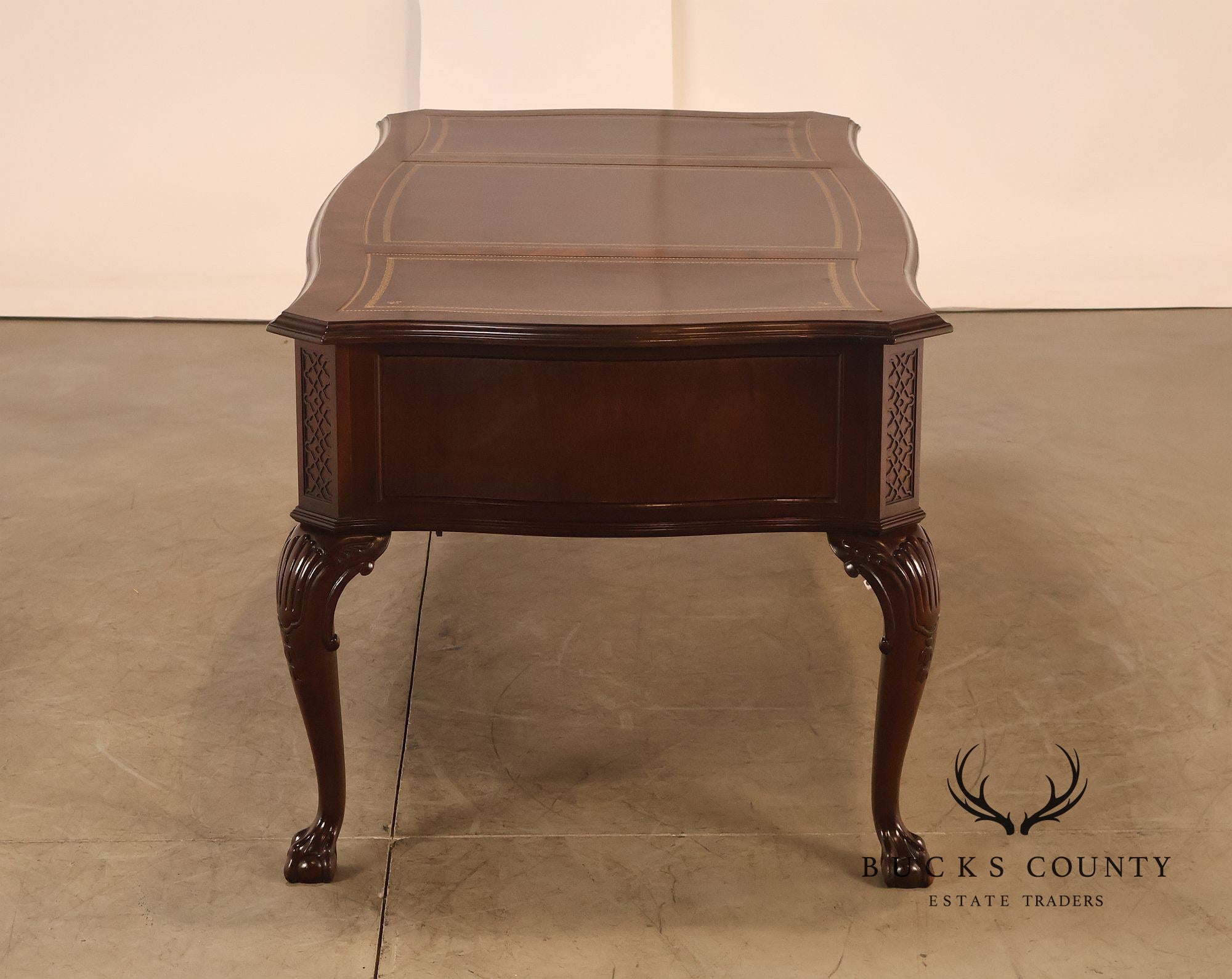 Sligh Georgian Style Vintage Mahogany Leather Top Executive Desk