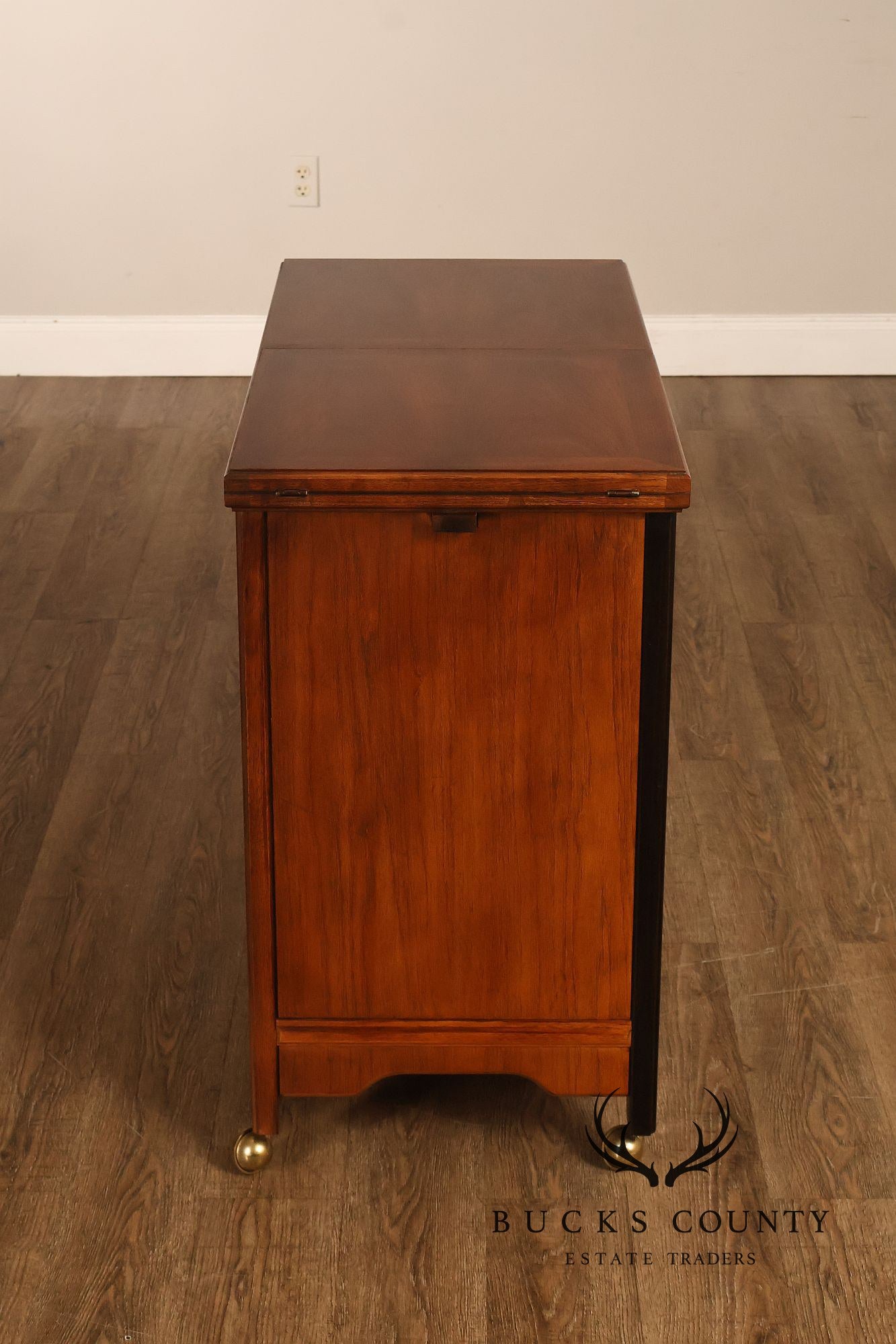 Thomasville 'Embassy' Asian Inspired Flip-Top Server