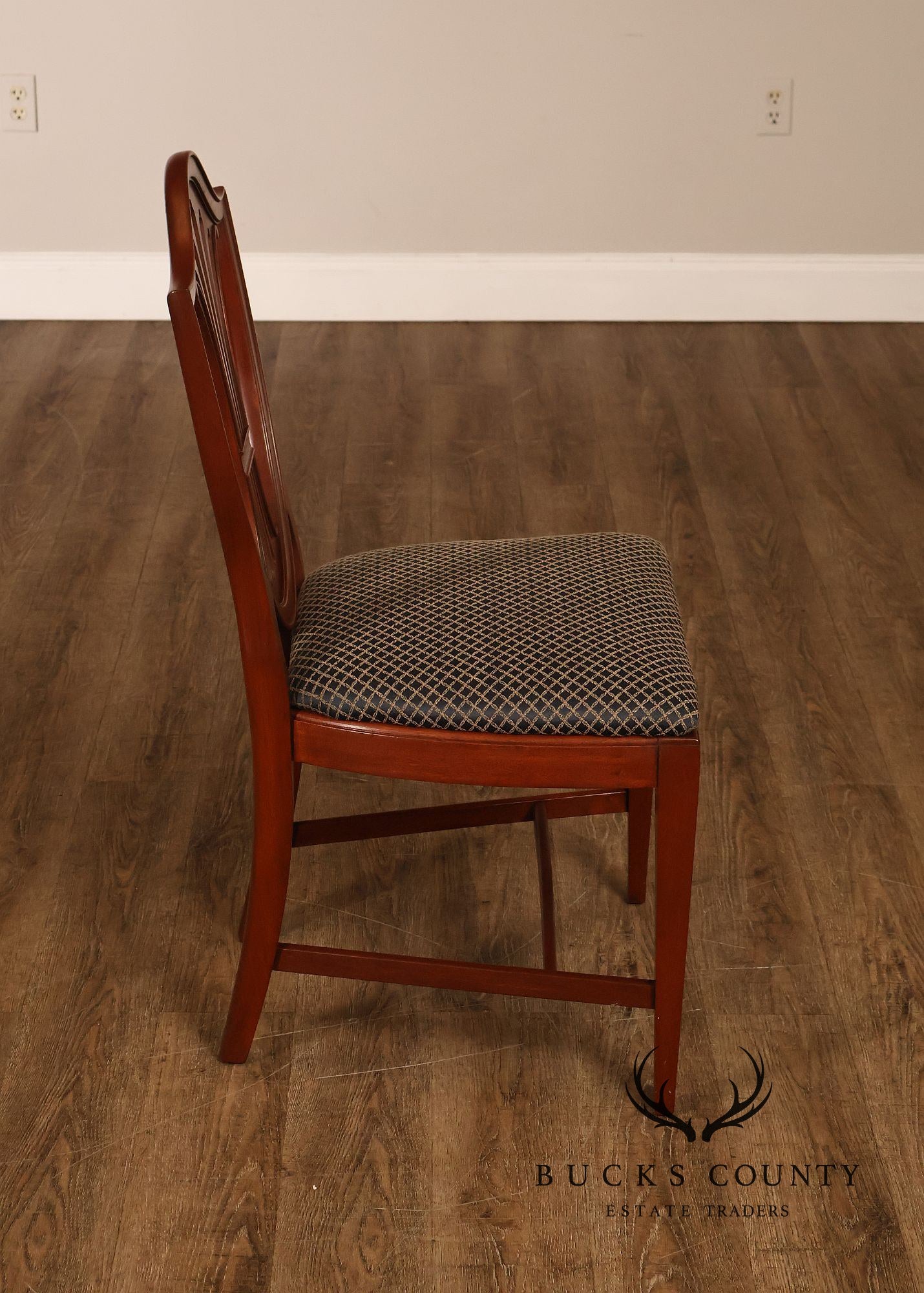 Hepplewhite Style Vintage 1940's Set of 6 Mahogany Shield Back Dining Chairs