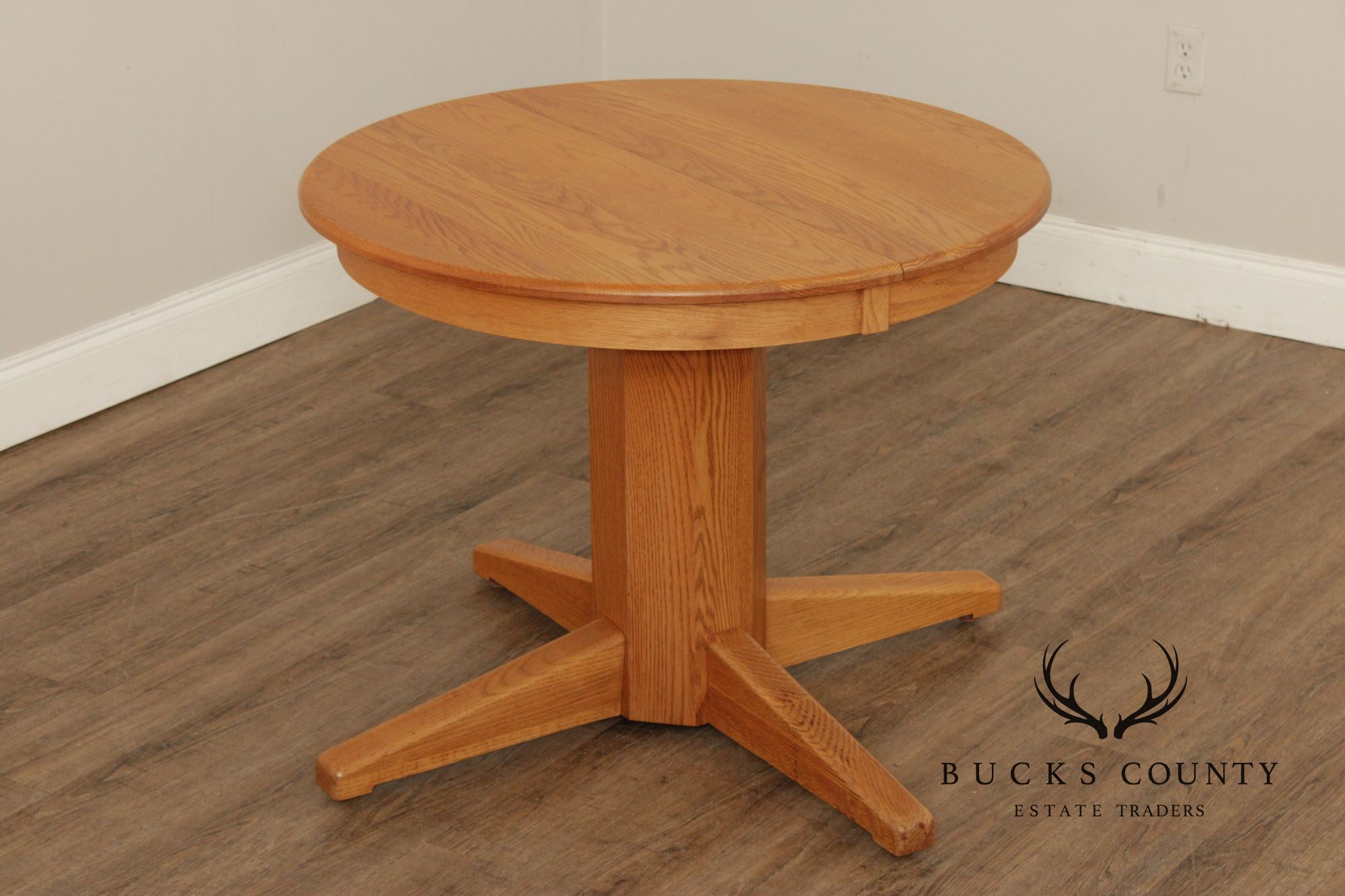 Solid Oak Round Expandable Pedestal Dining Table