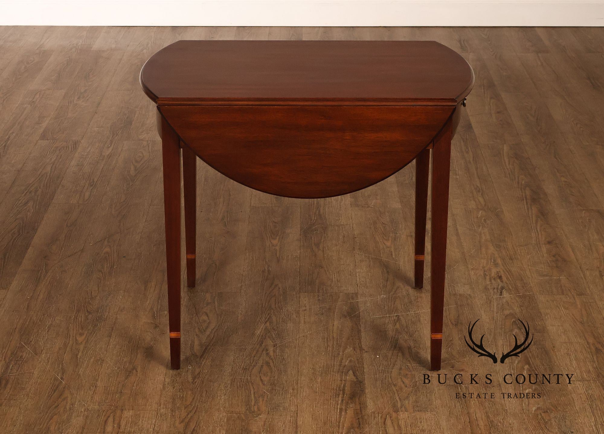 Henkel-Harris Hepplewhite Style Pair Of Mahogany Pembroke Drop Leaf Side Tables