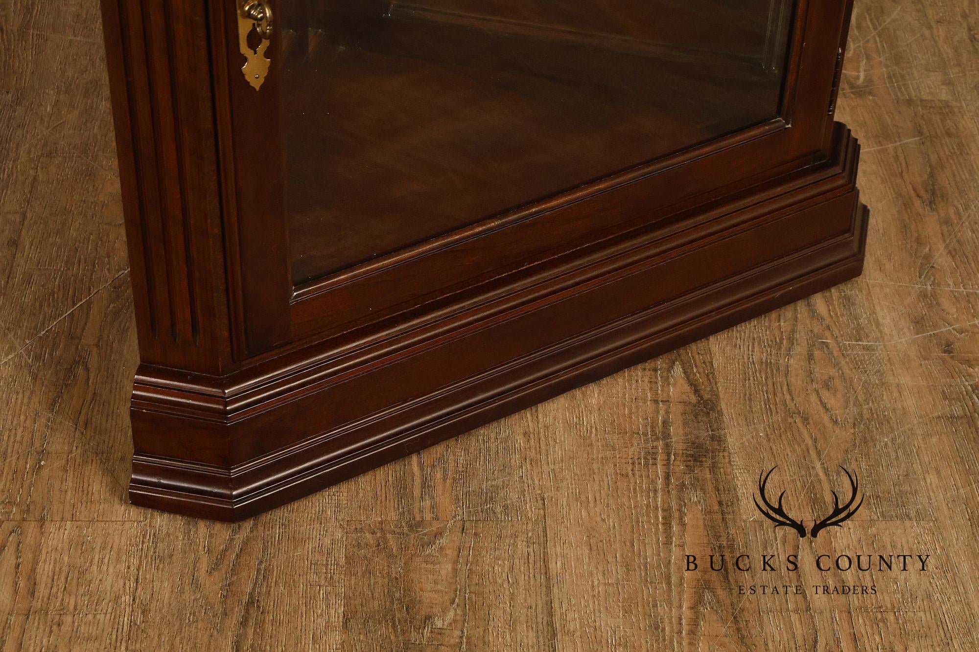 Ethan Allen Georgian Court Collection Corner Curio Display Cabinet