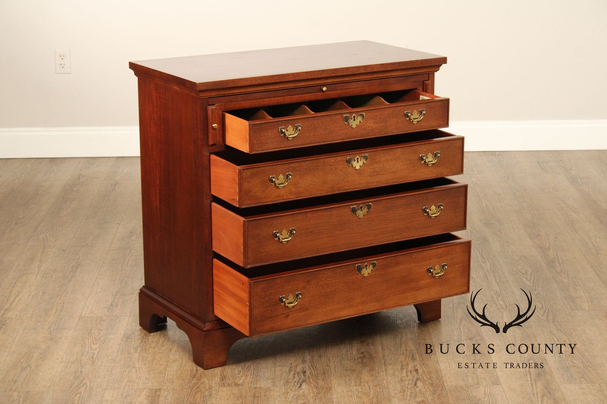 Craftique Chippendale Style Mahogany Bachelor's Chest