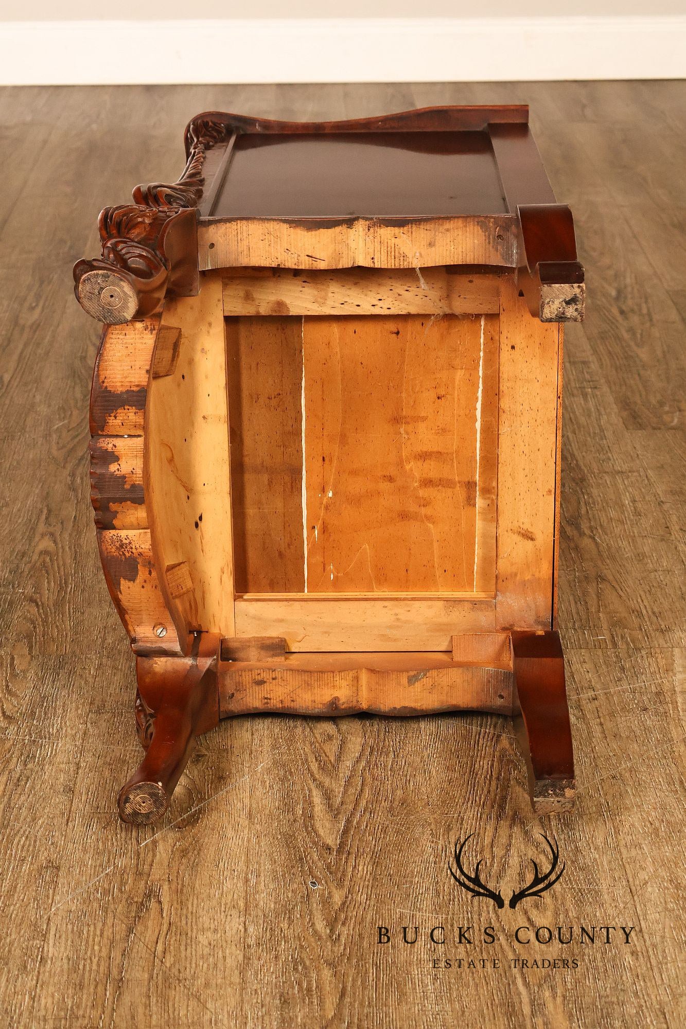 1940s Vintage Pair of Mahogany Nightstands