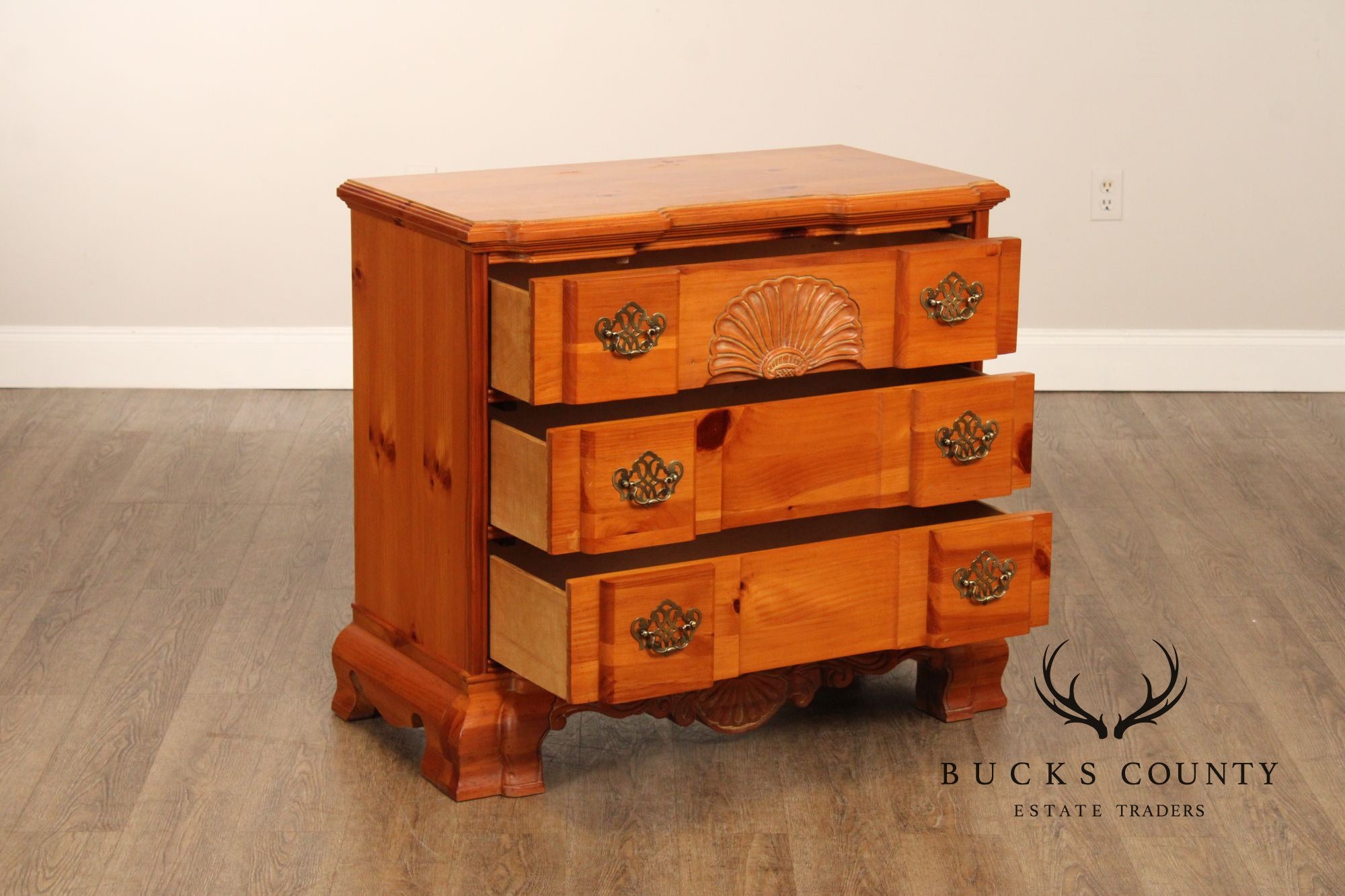 Pulaski Furniture Pair of Pine Goddard Chests