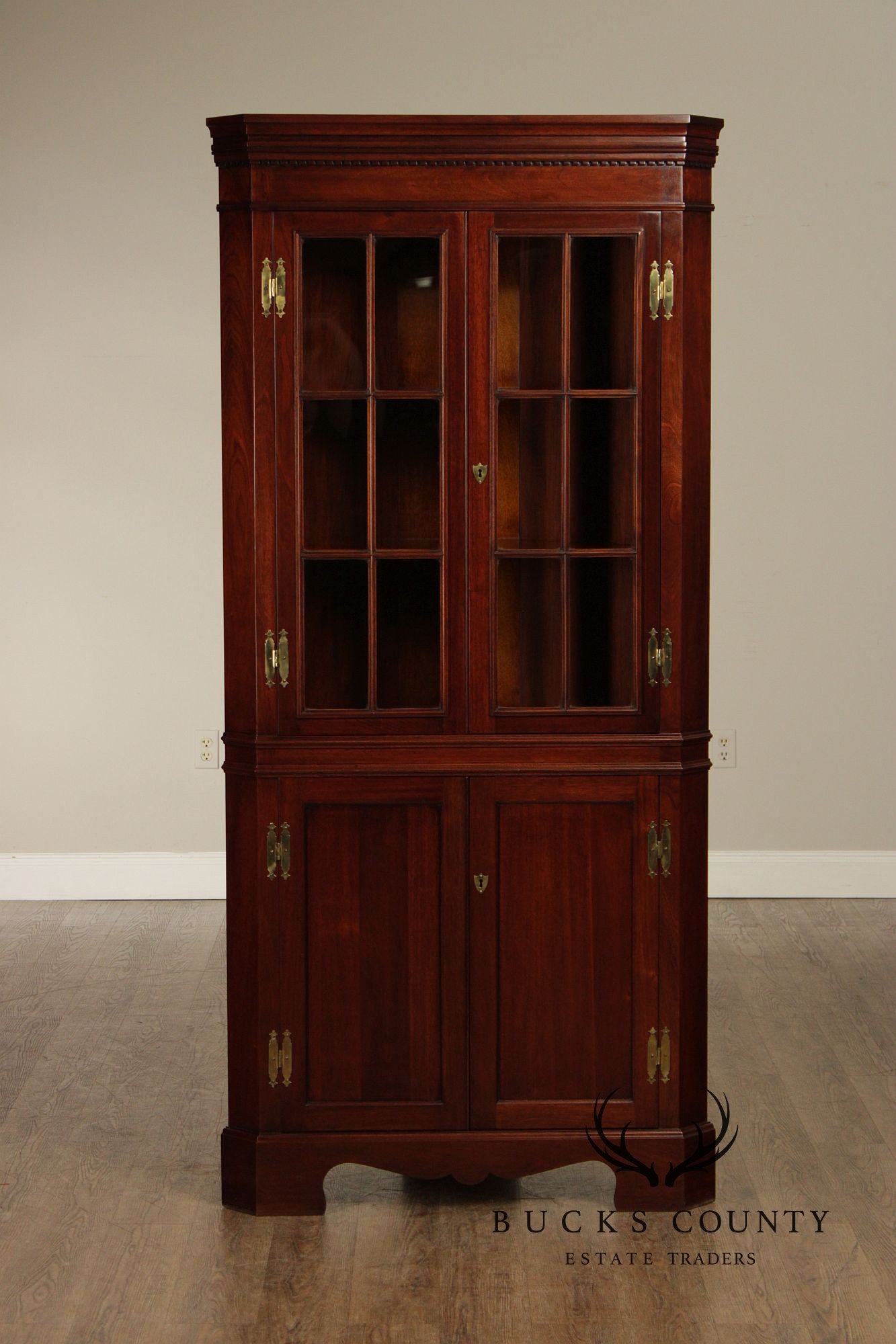 Craftique Chippendale Style Mahogany Corner Cabinet