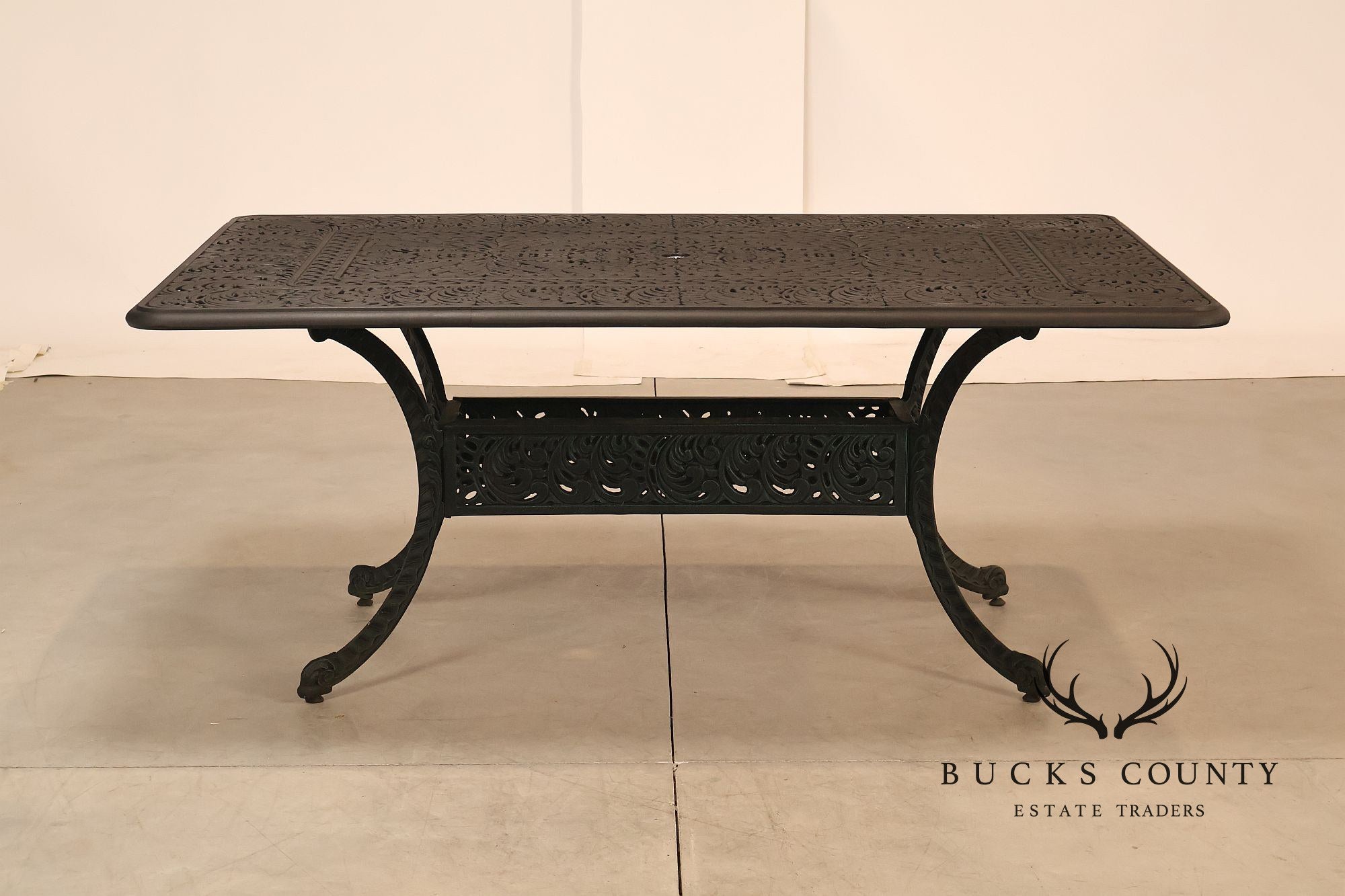 Cast Aluminum Outdoor Dining Set With Pierced Decoration