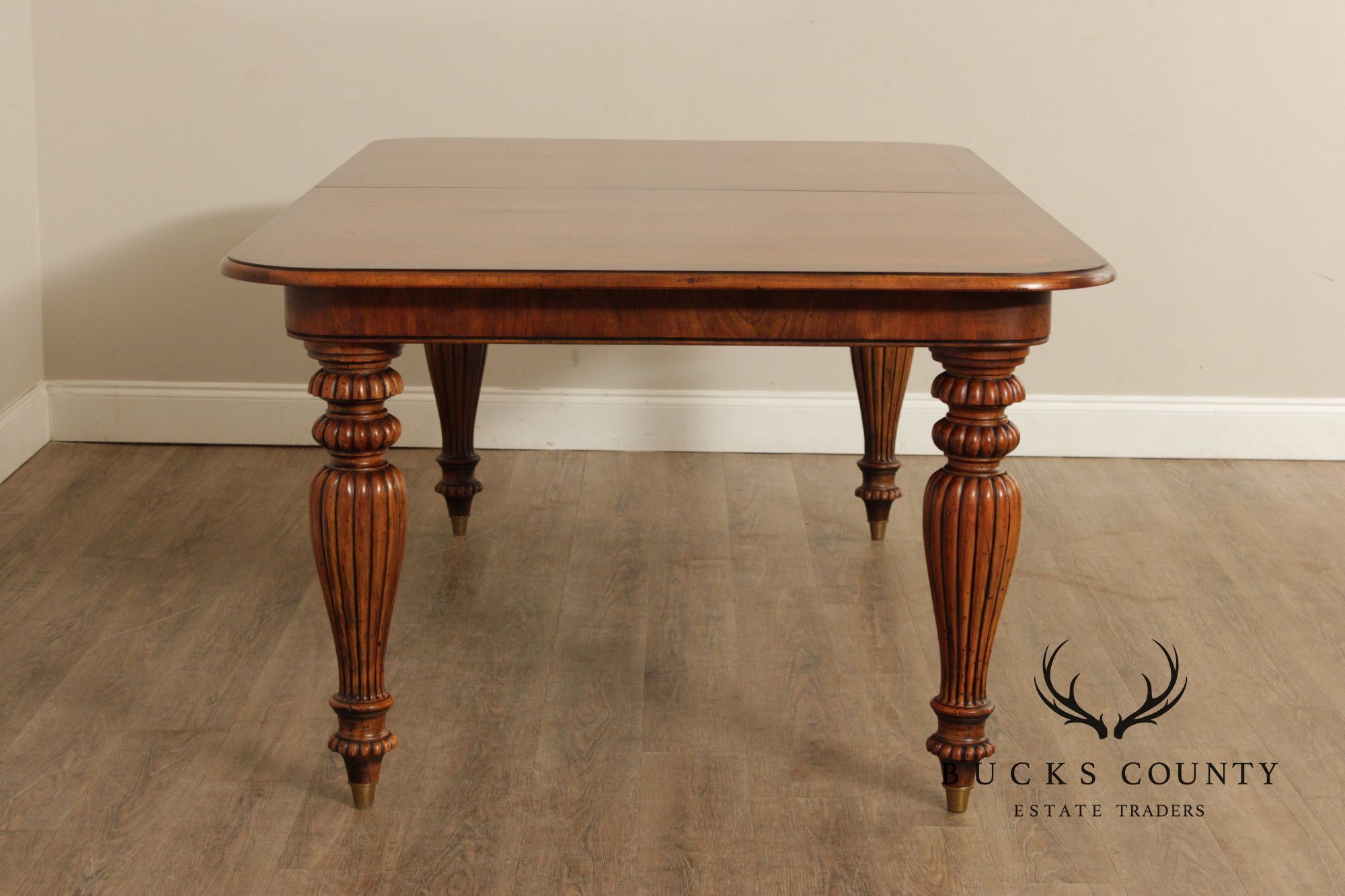 Henredon Somerton Banded Mahogany Rectangular Dining Table With Fluted Legs